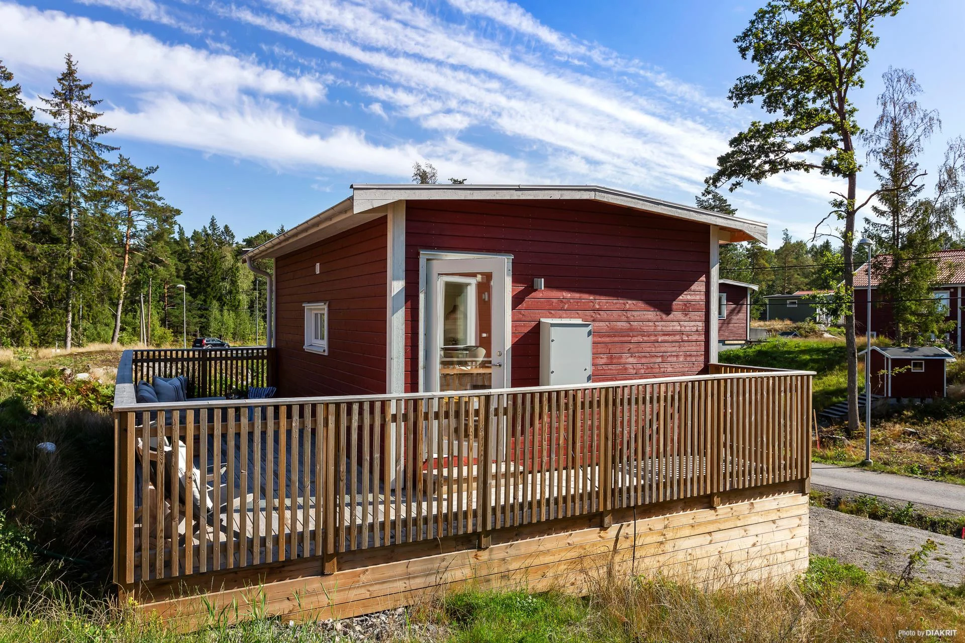 Välplanerat studiohus i 2-plan med egen uteplats i gemytliga & natursköna Torsby!