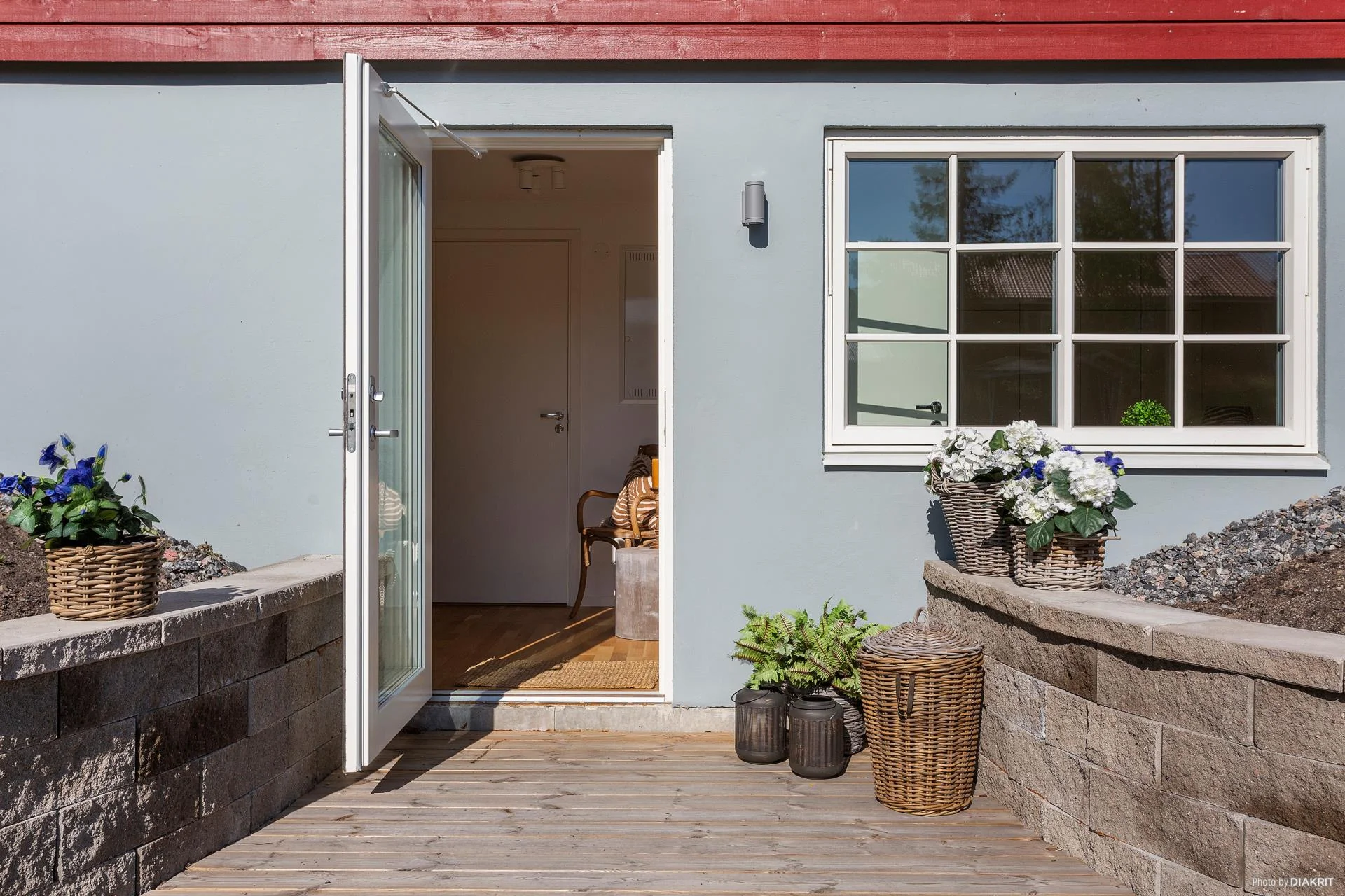 Välplanerat studiohus i 2-plan med egen uteplats i gemytliga & natursköna Torsby!