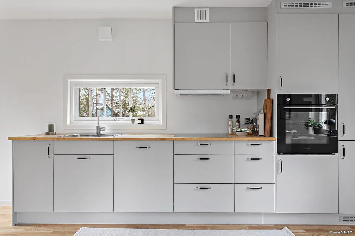 Välplanerat studiohus i 2-plan med egen uteplats i gemytliga & natursköna Torsby!