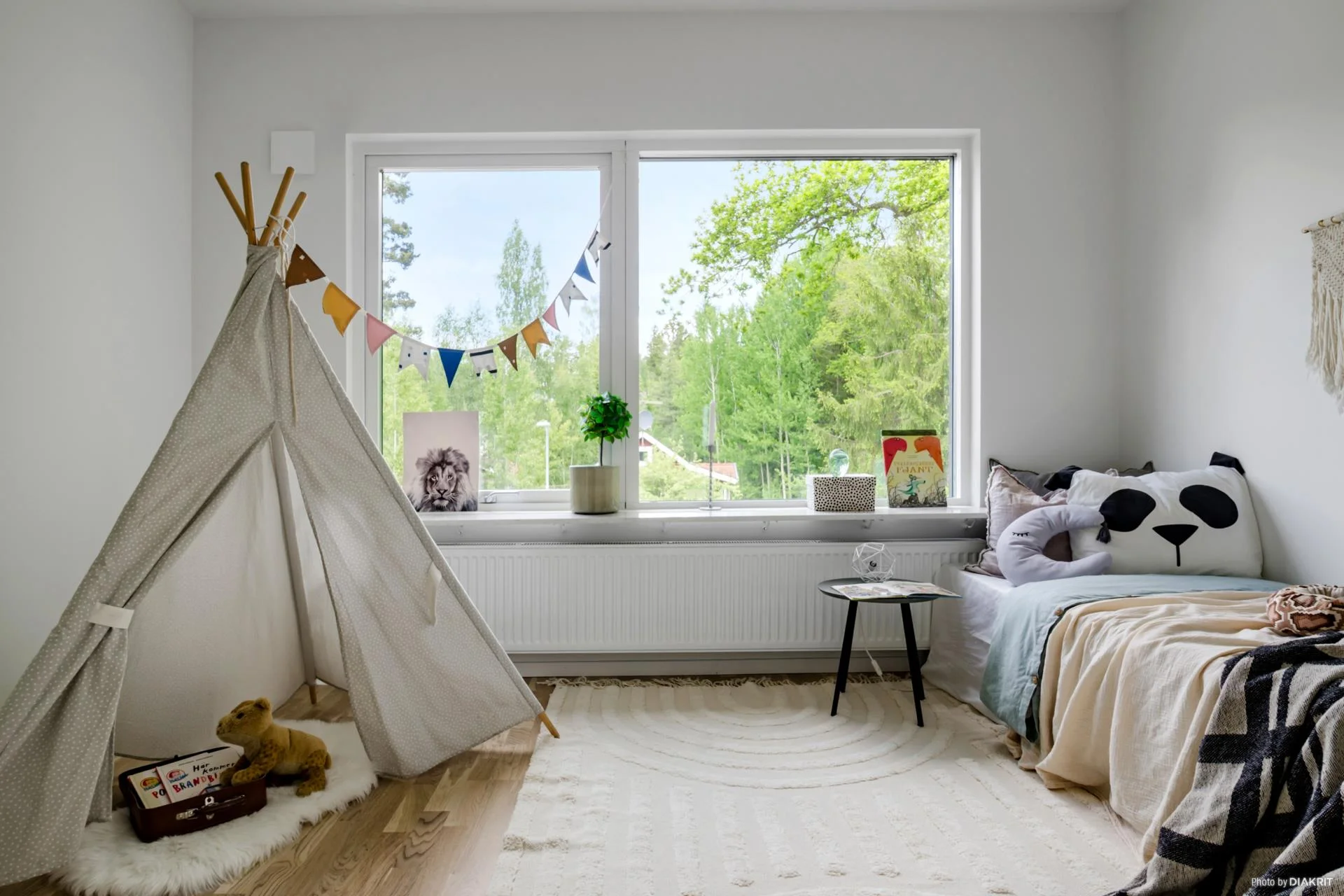 Prisvärda och lättskötta parhus i harmoni med naturen nära city.