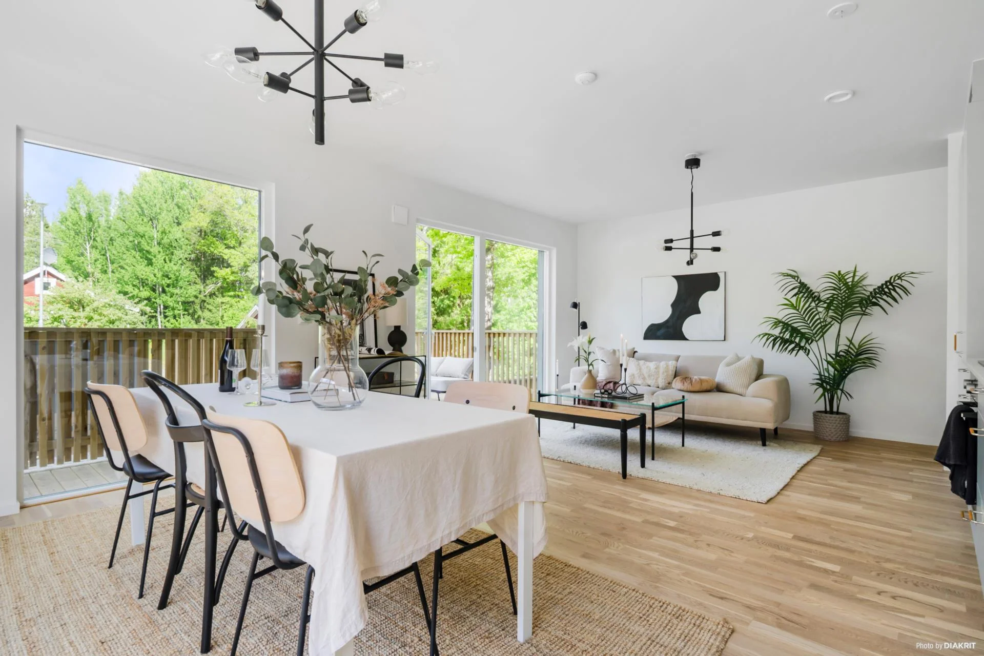 Prisvärda och lättskötta parhus i harmoni med naturen nära city.