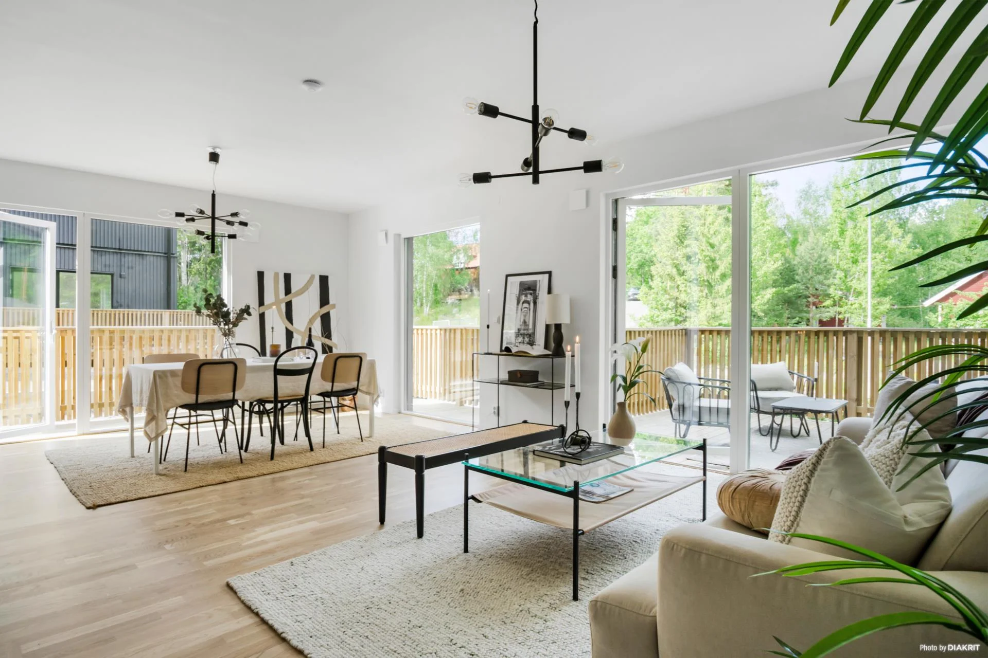 Prisvärda och lättskötta parhus i harmoni med naturen nära city.