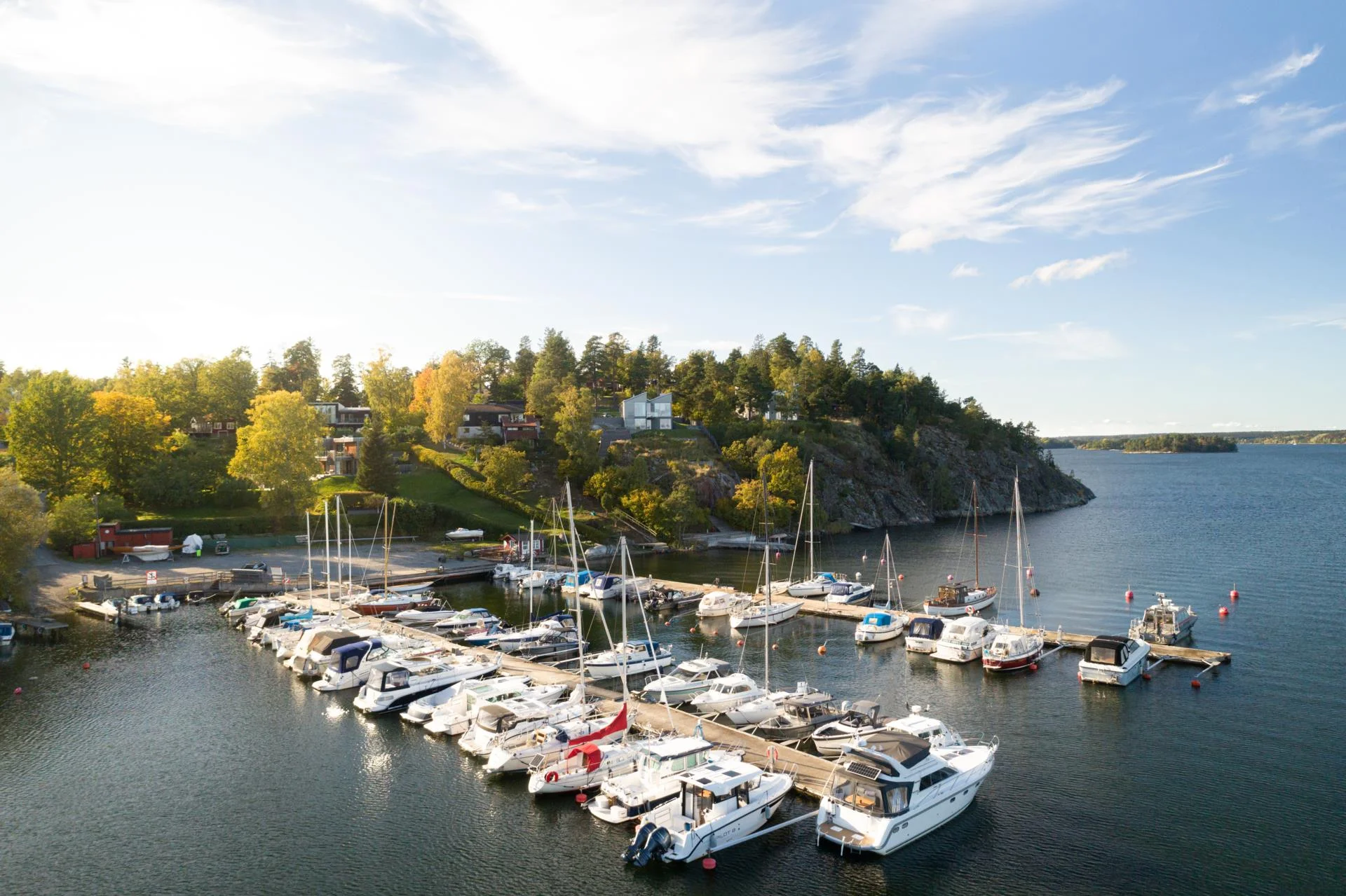 Prisvärda och lättskötta parhus i harmoni med naturen nära city.