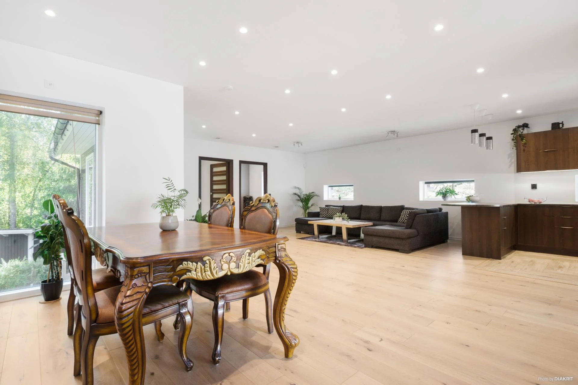 Stor och trevlig familjevilla med gästhus och fina uteplatser!