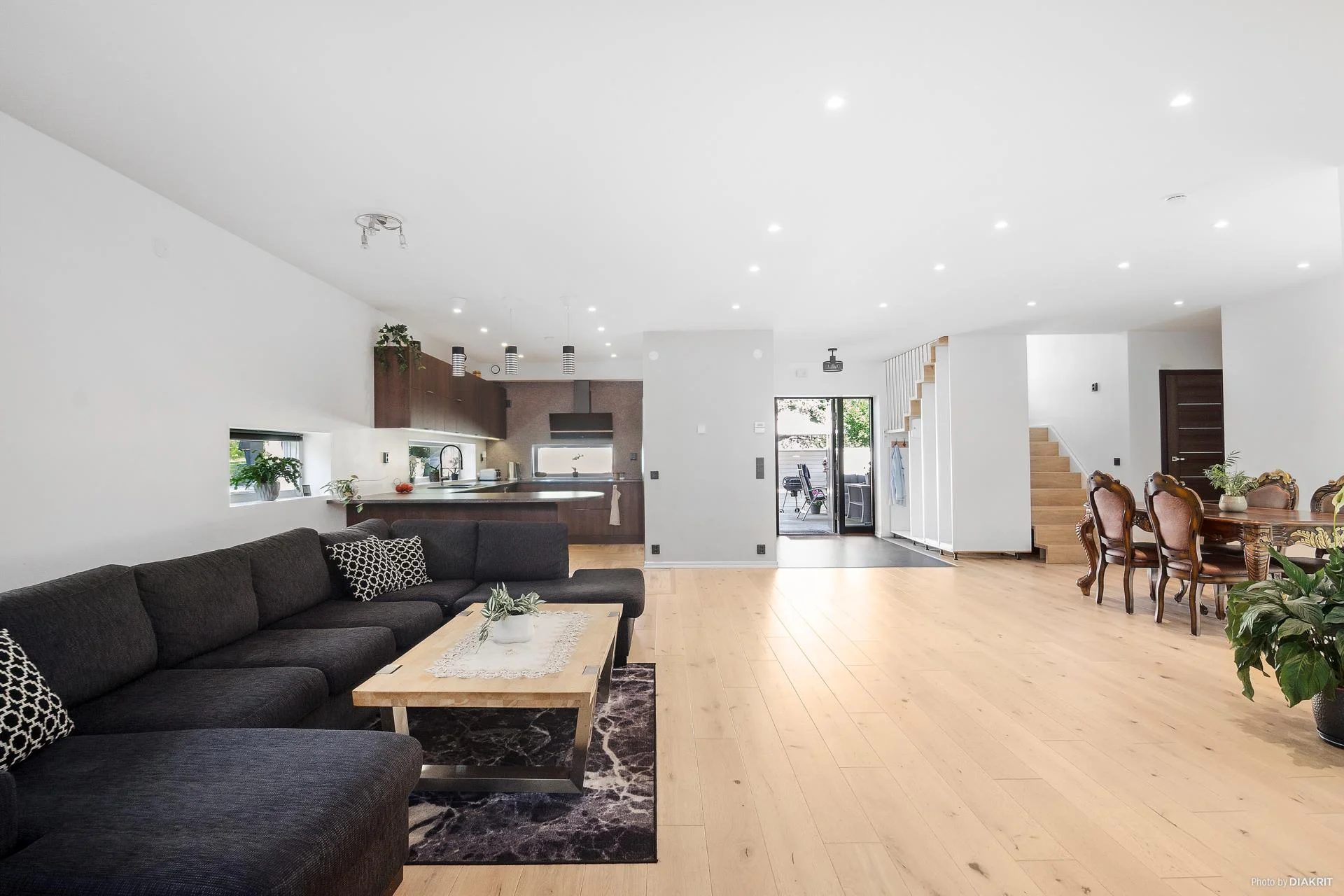 Stor och trevlig familjevilla med gästhus och fina uteplatser!