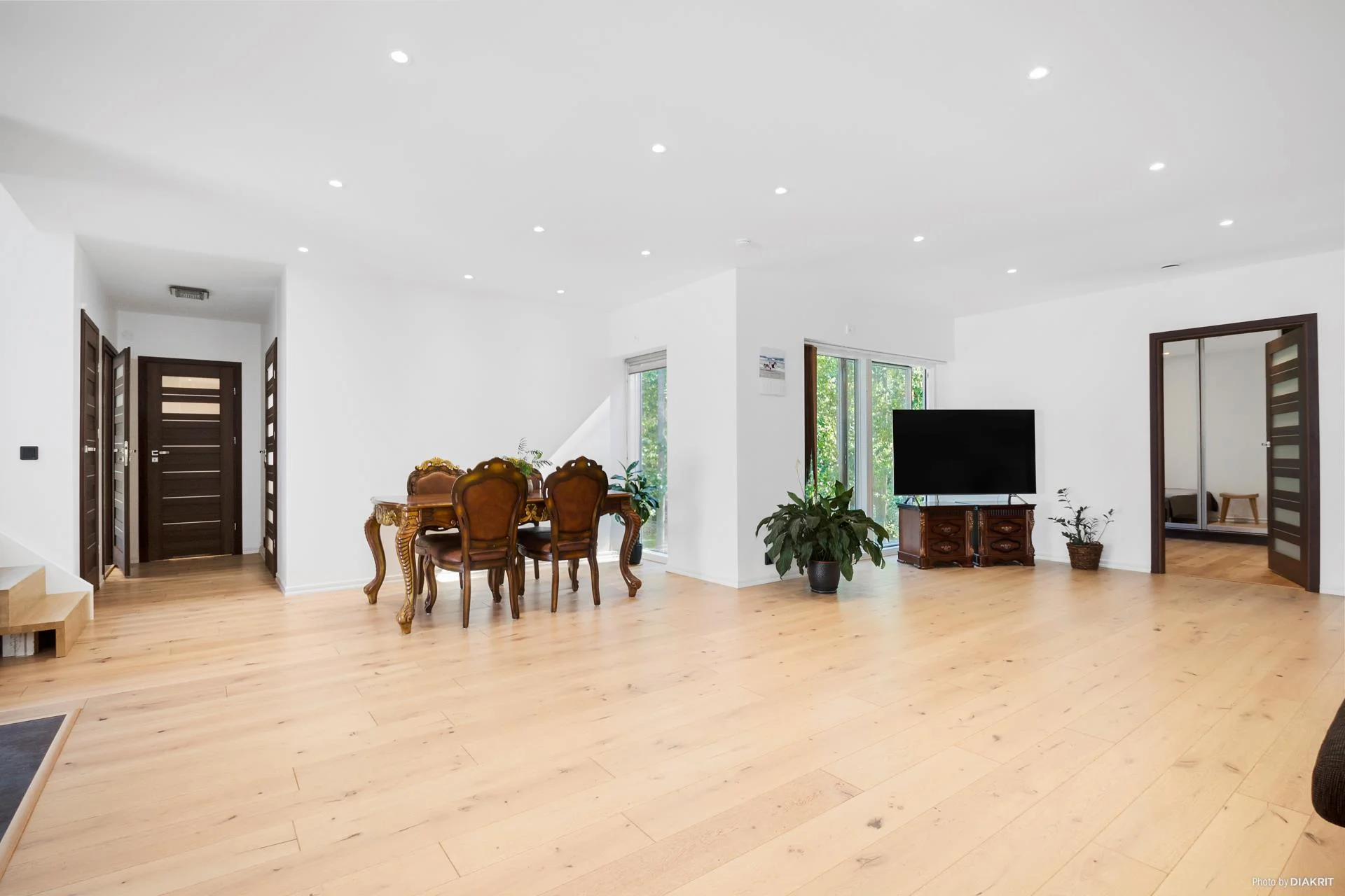 Stor och trevlig familjevilla med gästhus och fina uteplatser!