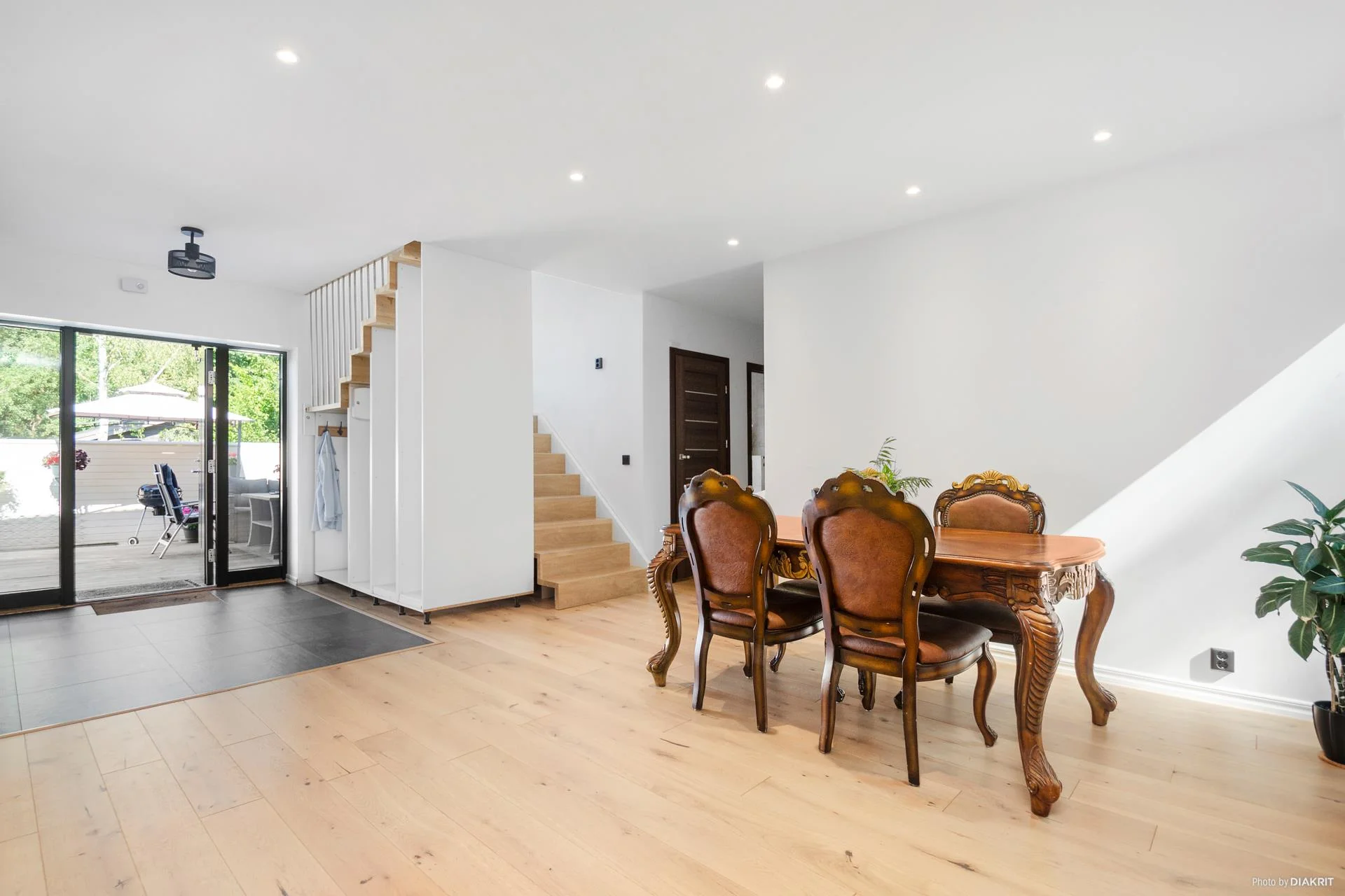 Stor och trevlig familjevilla med gästhus och fina uteplatser!