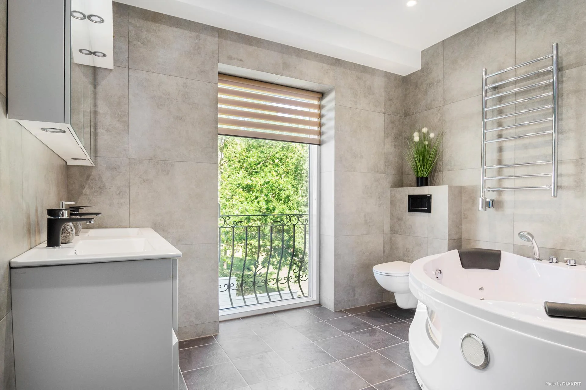 Stor och trevlig familjevilla med gästhus och fina uteplatser!