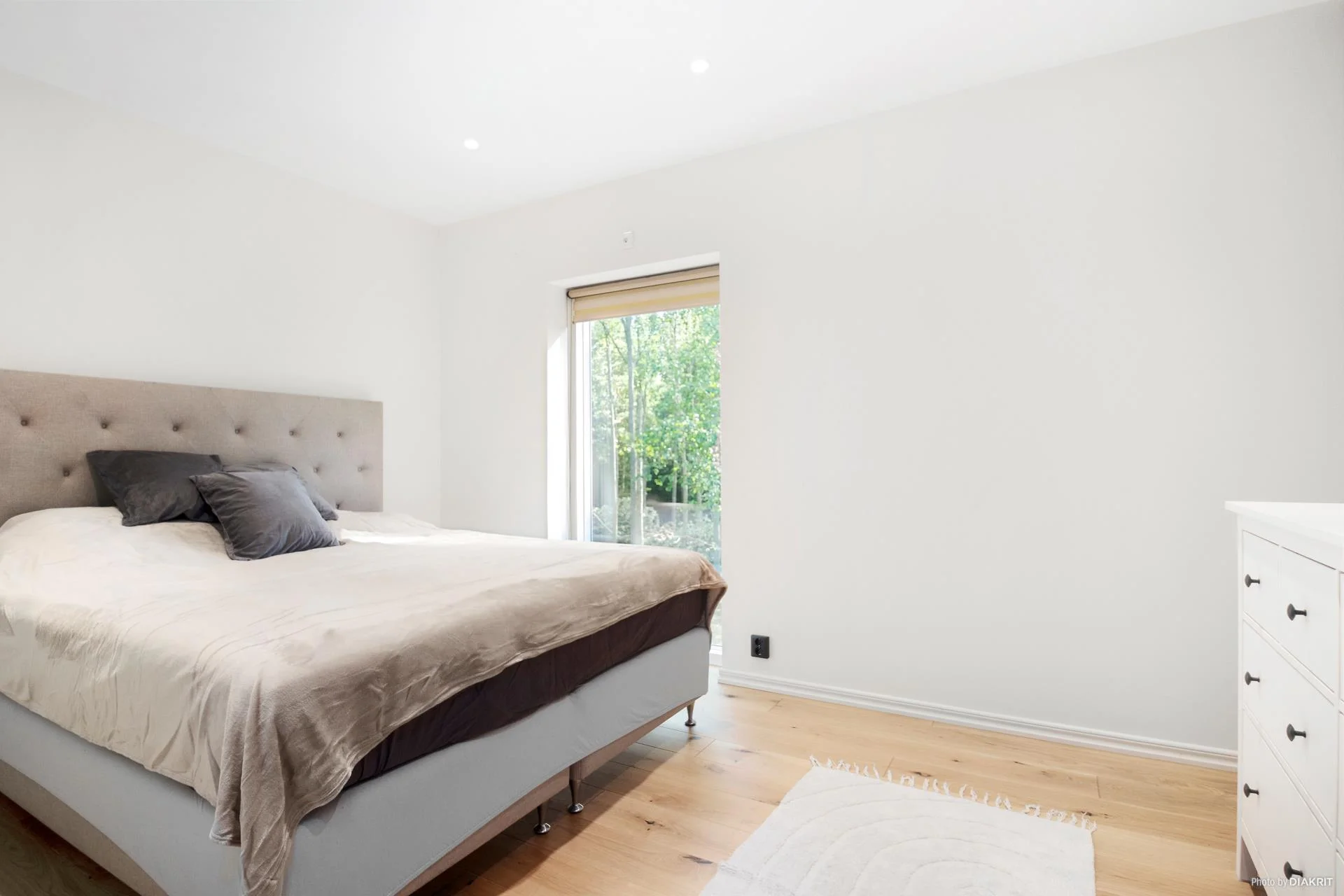 Stor och trevlig familjevilla med gästhus och fina uteplatser!