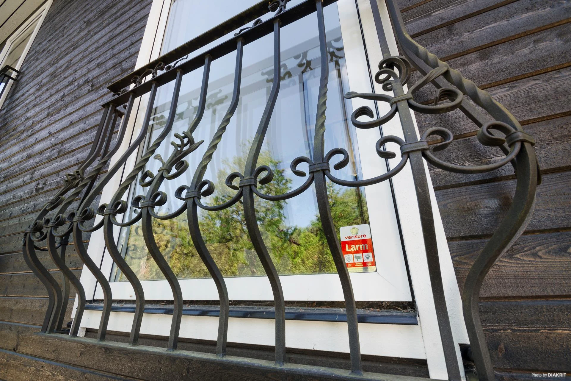 Stor och trevlig familjevilla med gästhus och fina uteplatser!