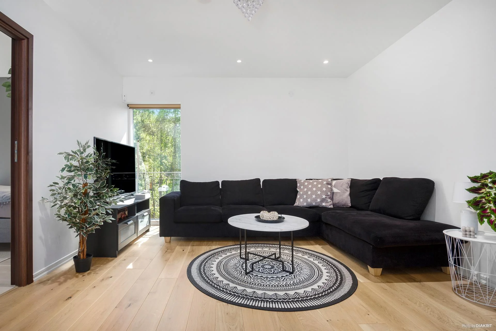 Stor och trevlig familjevilla med gästhus och fina uteplatser!