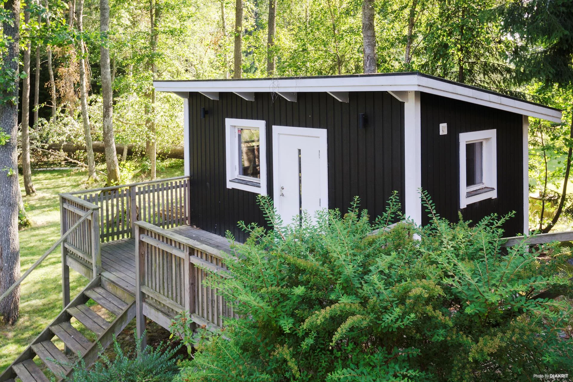 Stor och trevlig familjevilla med gästhus och fina uteplatser!