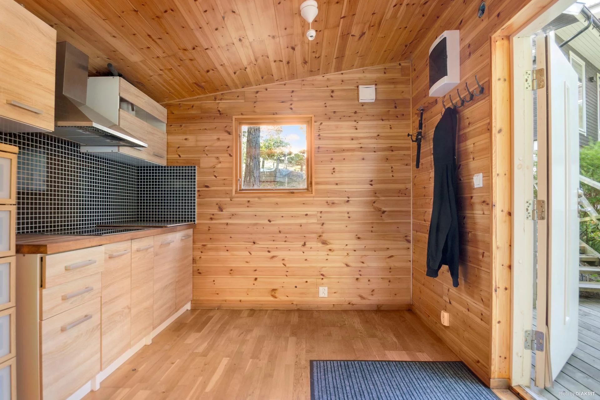 Stor och trevlig familjevilla med gästhus och fina uteplatser!