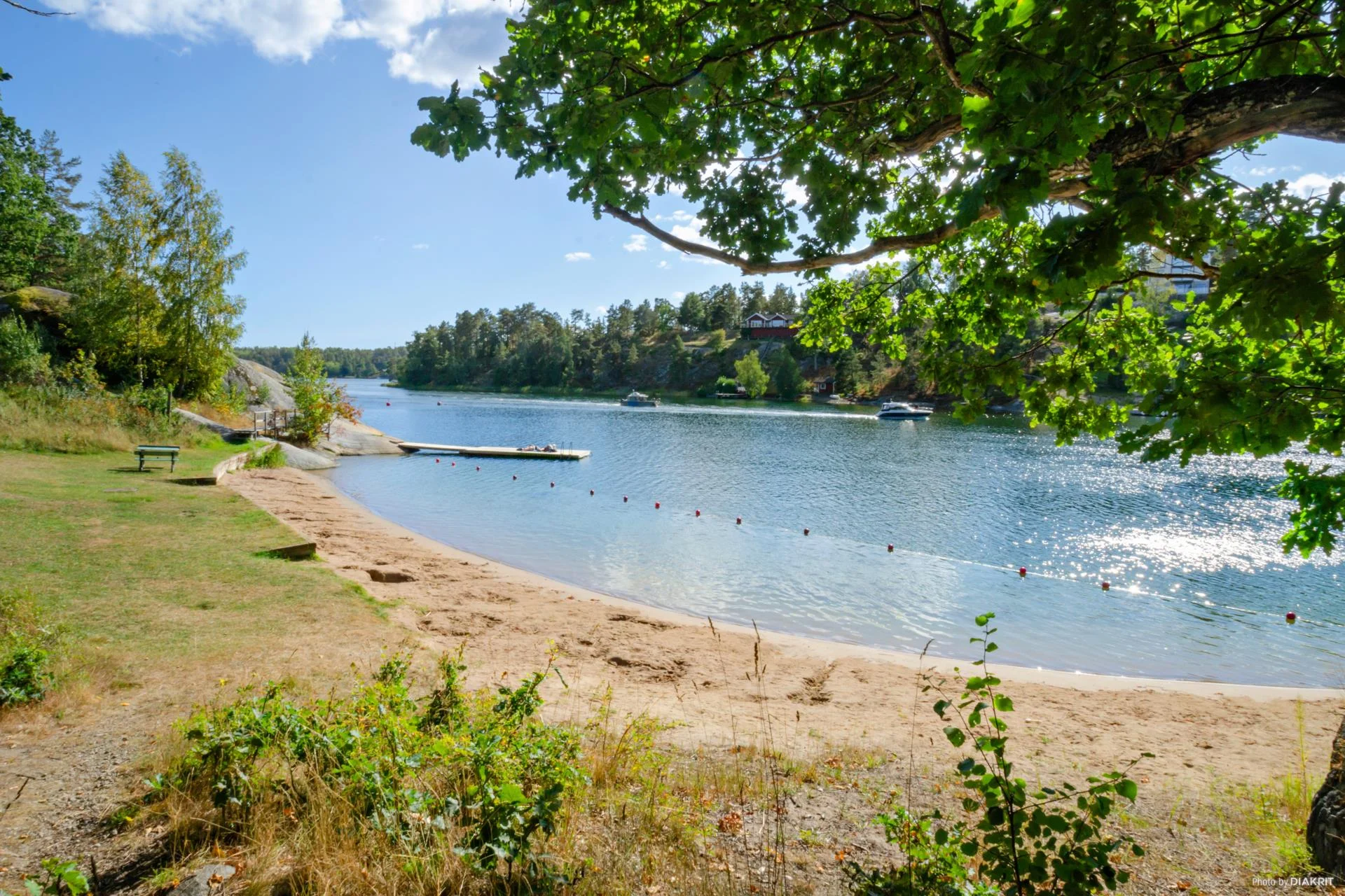 Stor och trevlig familjevilla med gästhus och fina uteplatser!