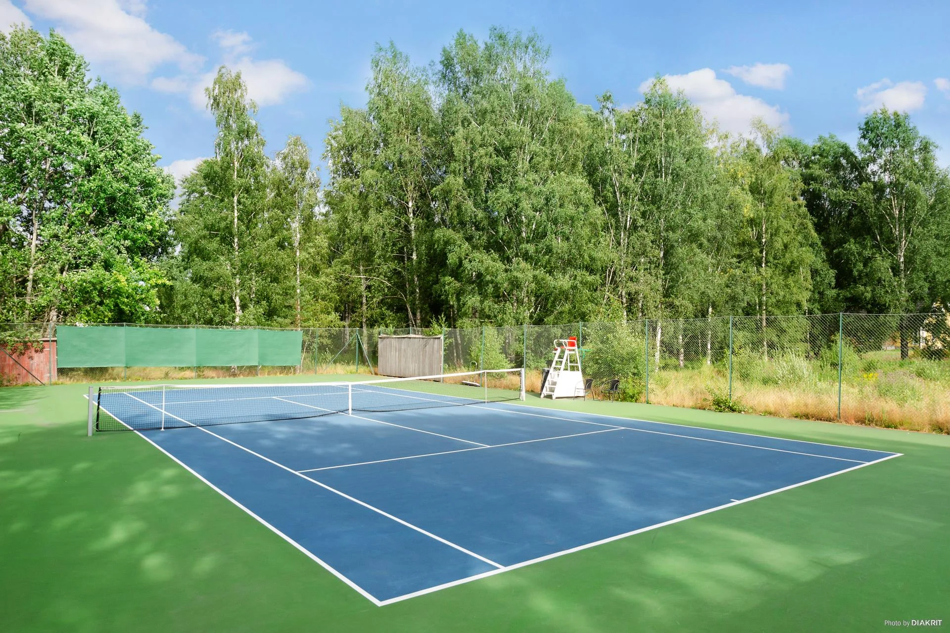 Stor och trevlig familjevilla med gästhus och fina uteplatser!