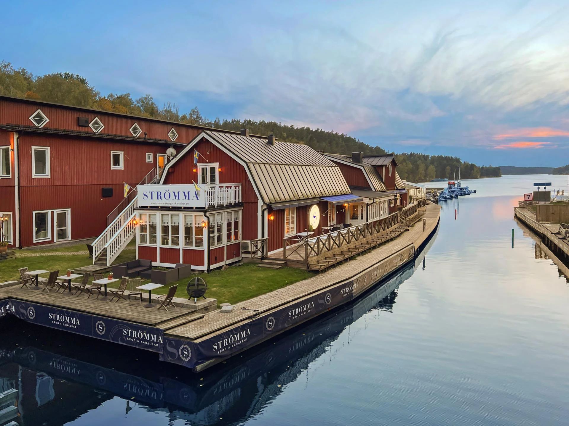 Stor och trevlig familjevilla med gästhus och fina uteplatser!