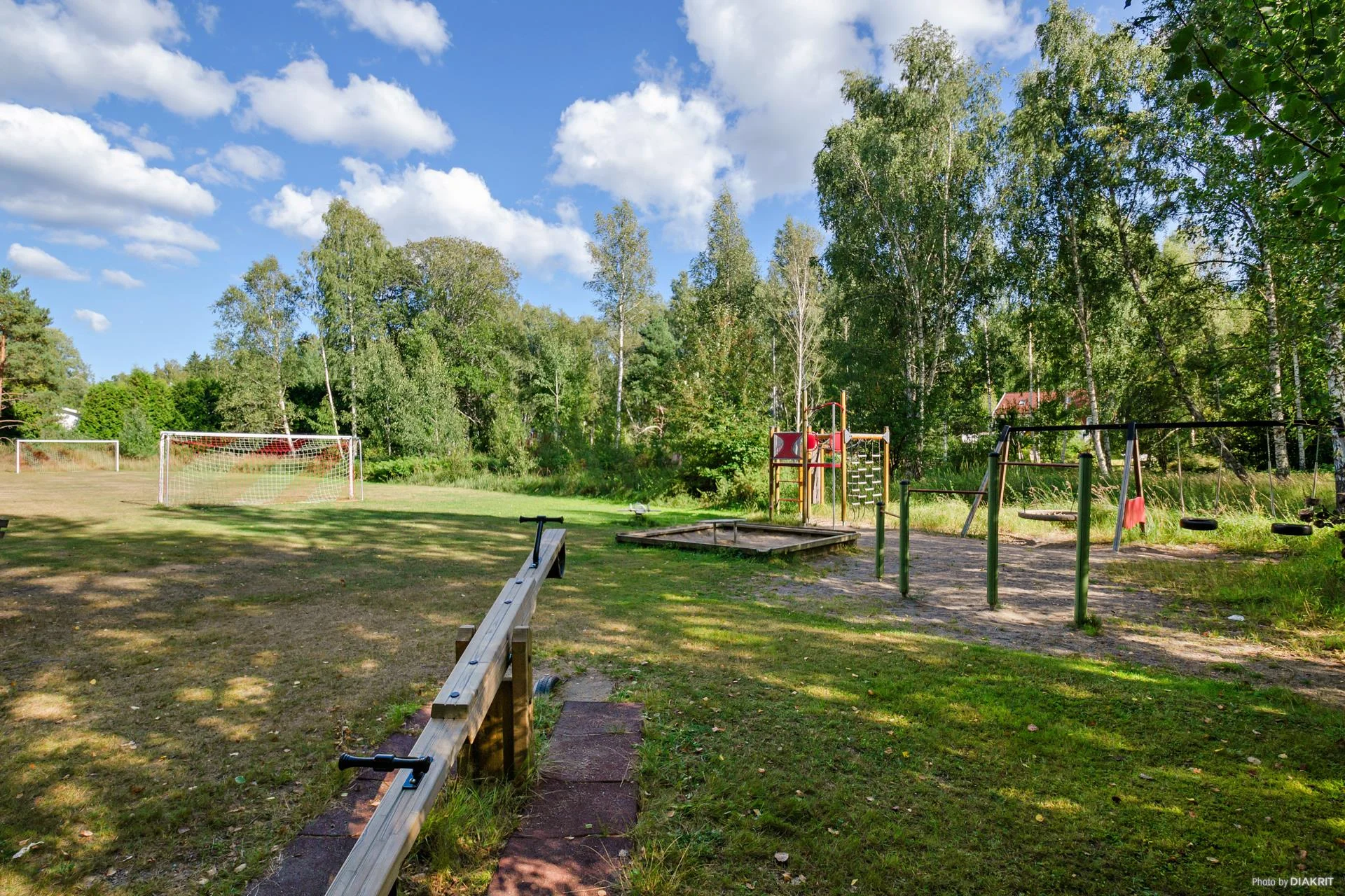 Stor och trevlig familjevilla med gästhus och fina uteplatser!