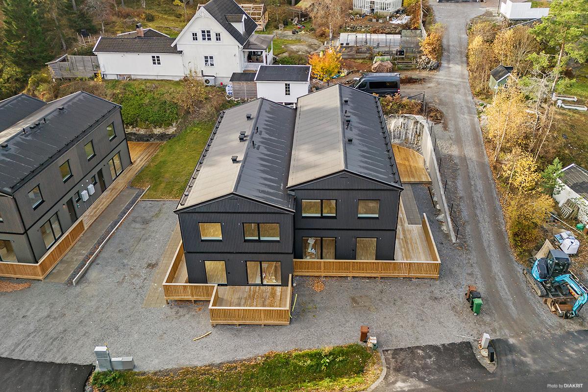 Prisvärda och lättskötta parhus i harmoni med naturen nära city.