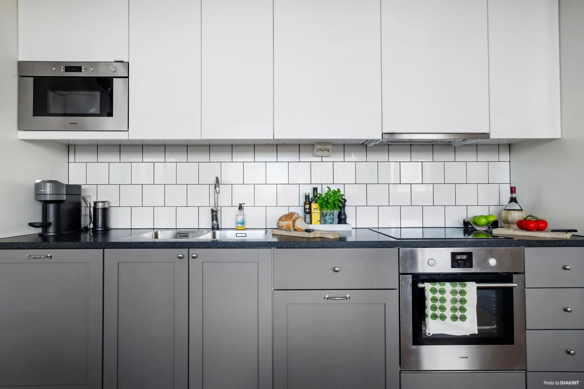 Industriell arkitektur med unika fabriksdetaljer och enastående takhöjd i Fabrikshuset!