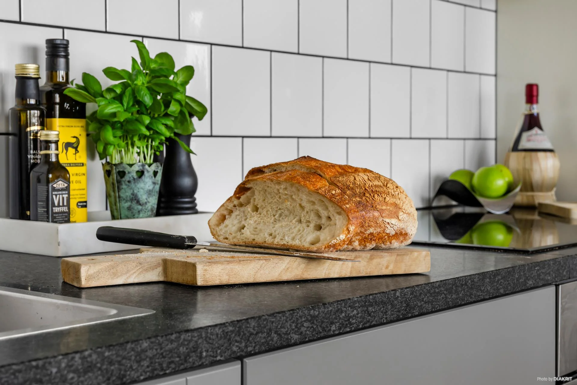 Industriell arkitektur med unika fabriksdetaljer och enastående takhöjd i Fabrikshuset!