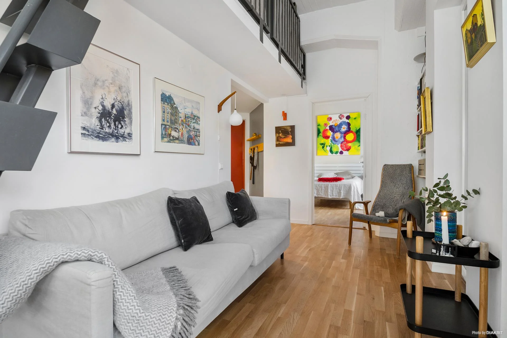 Smakfull 2:a med stort loft i centrala Gustavsberg!