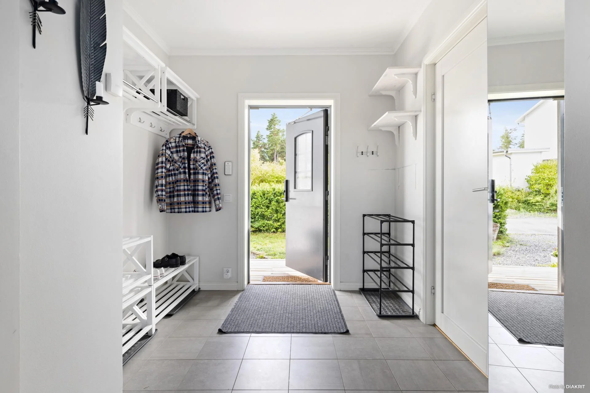 Högklassigt livsstilsboende i parhusform med härlig sjöutsikt och väldisponerade ytor!