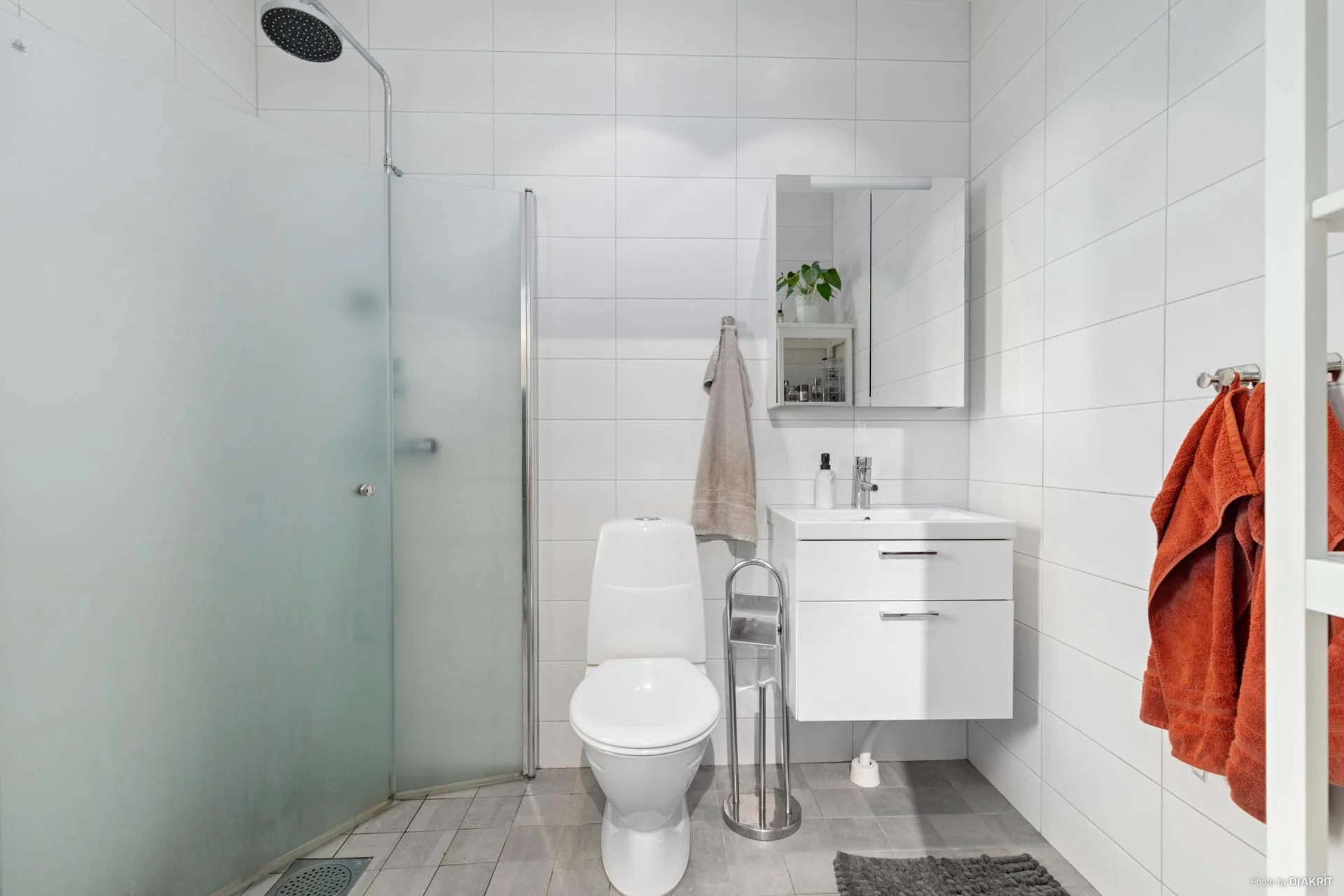 Högklassigt livsstilsboende i parhusform med härlig sjöutsikt och väldisponerade ytor!