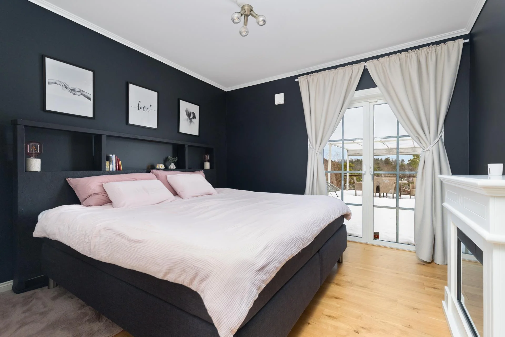 Högklassigt livsstilsboende i parhusform med härlig sjöutsikt och väldisponerade ytor!