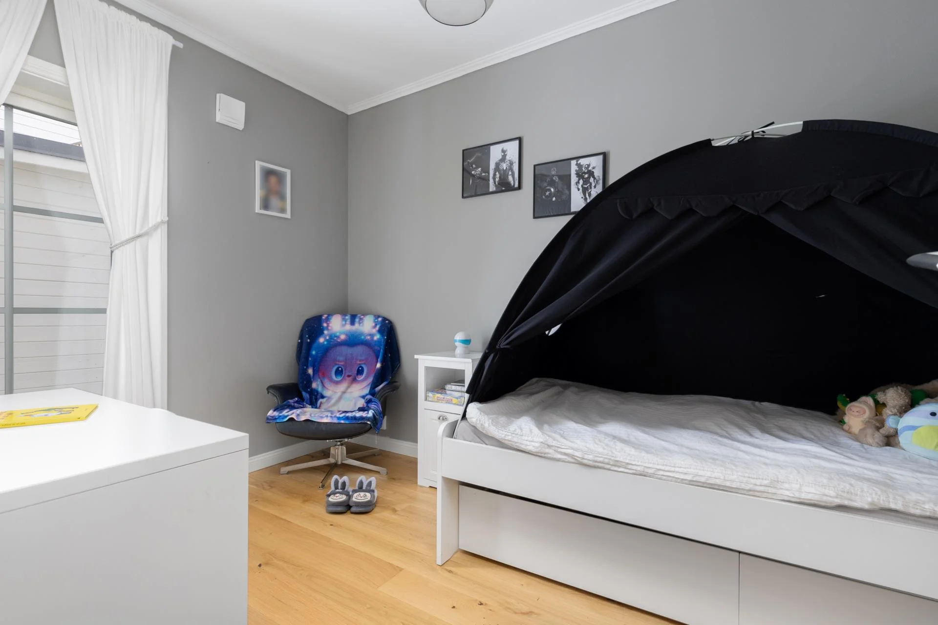 Högklassigt livsstilsboende i parhusform med härlig sjöutsikt och väldisponerade ytor!