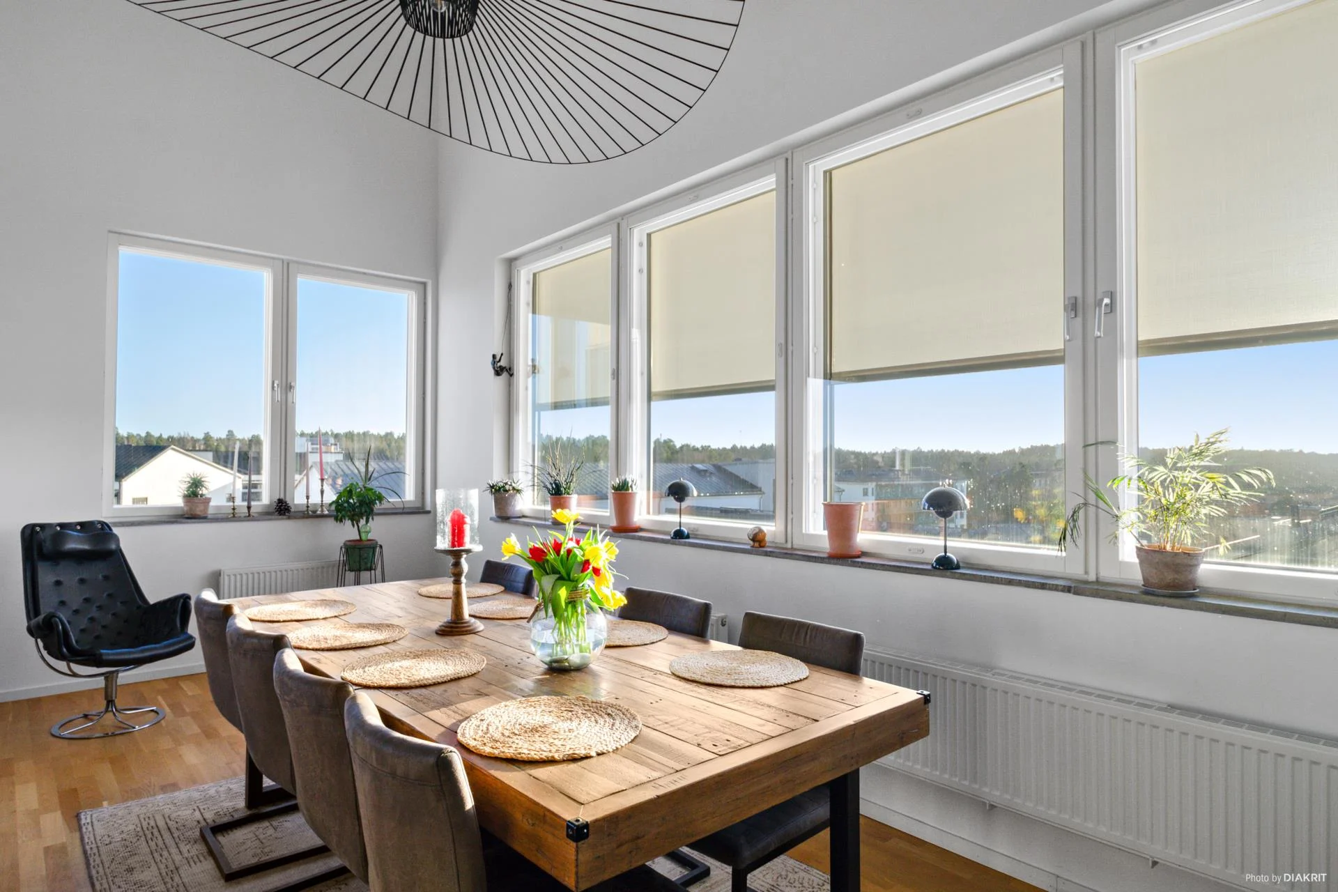 Magisk 4:a med balkong i söderläge och loft med full ståhöjd i Fabrikshuset!