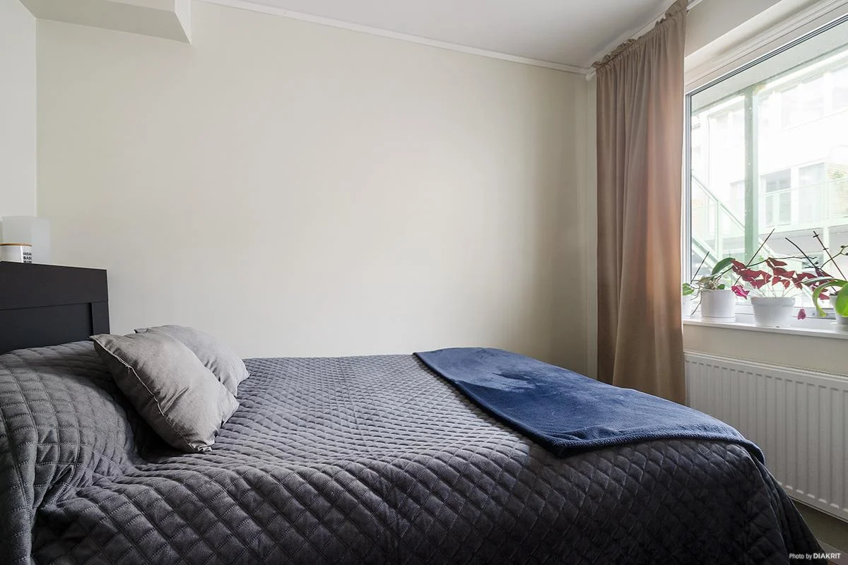 Charmig 2:a med radhuskänsla, två uteplatser och egen ingång!