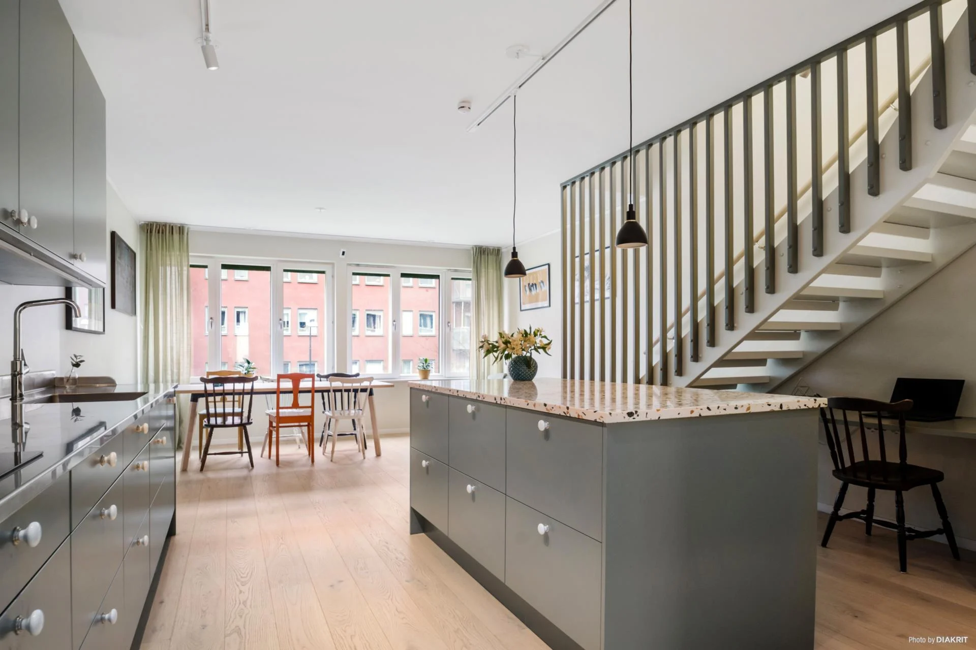 Läckert stadsradhus med gavelläge!