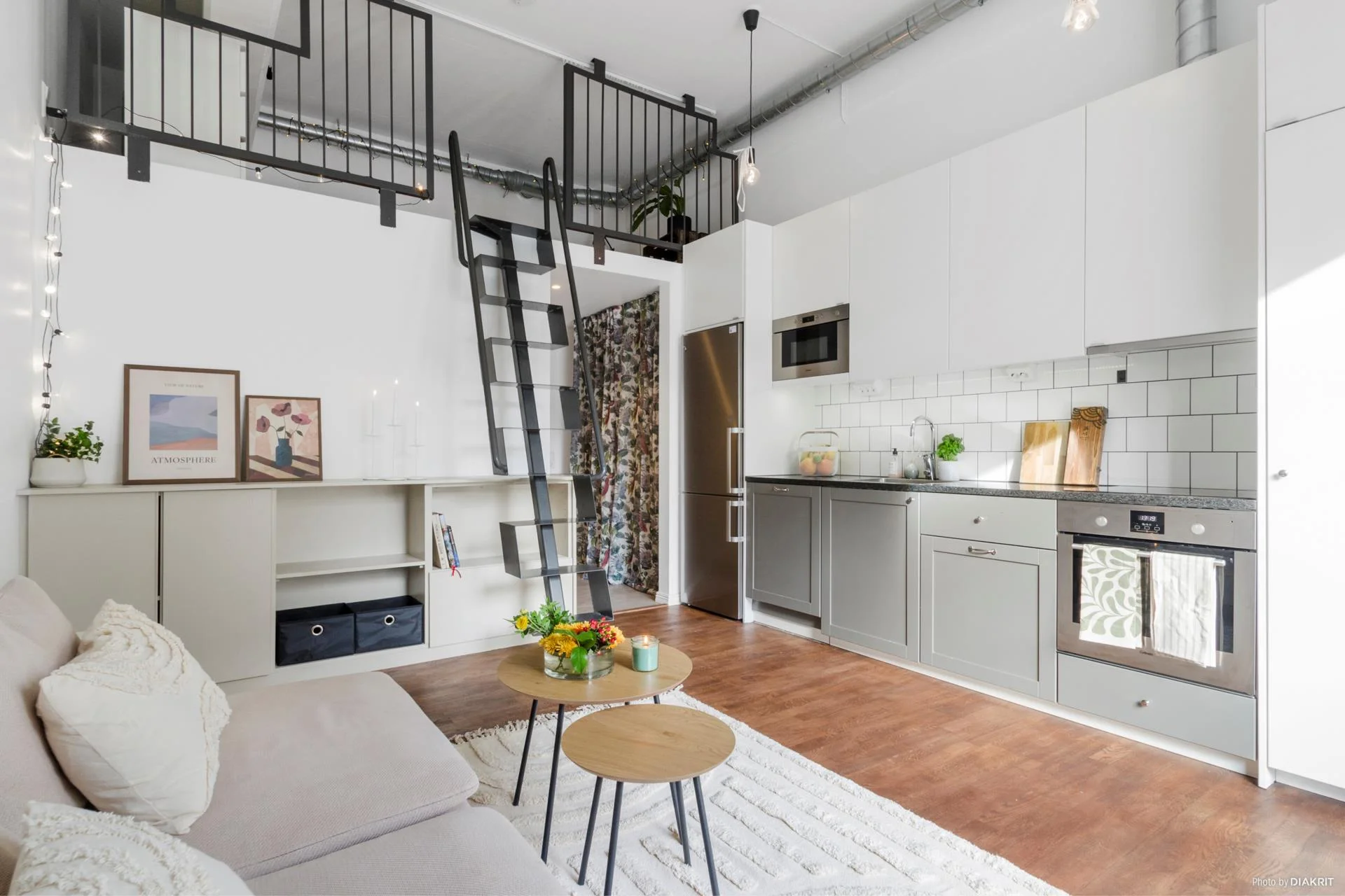 Stilsäker 1:a med loft och uteplats i söderläge mitt i centrala Gustavsberg!