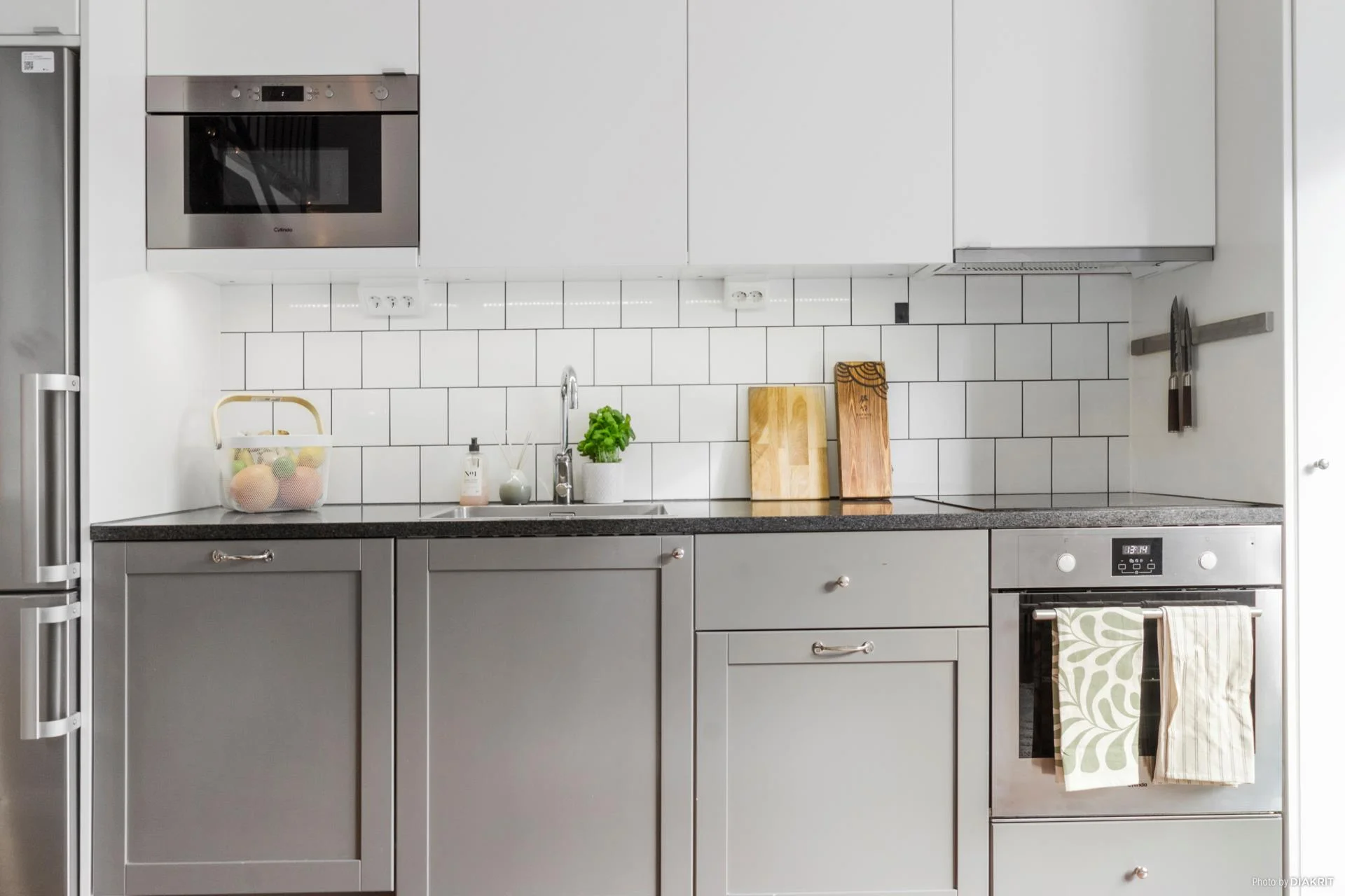 Stilsäker 1:a med loft och uteplats i söderläge mitt i centrala Gustavsberg!