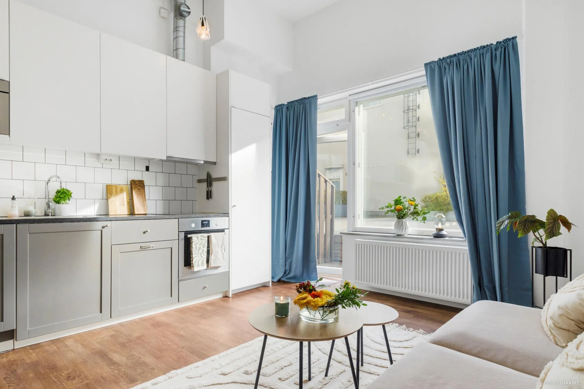 Stilsäker 1:a med loft och uteplats i söderläge mitt i centrala Gustavsberg!