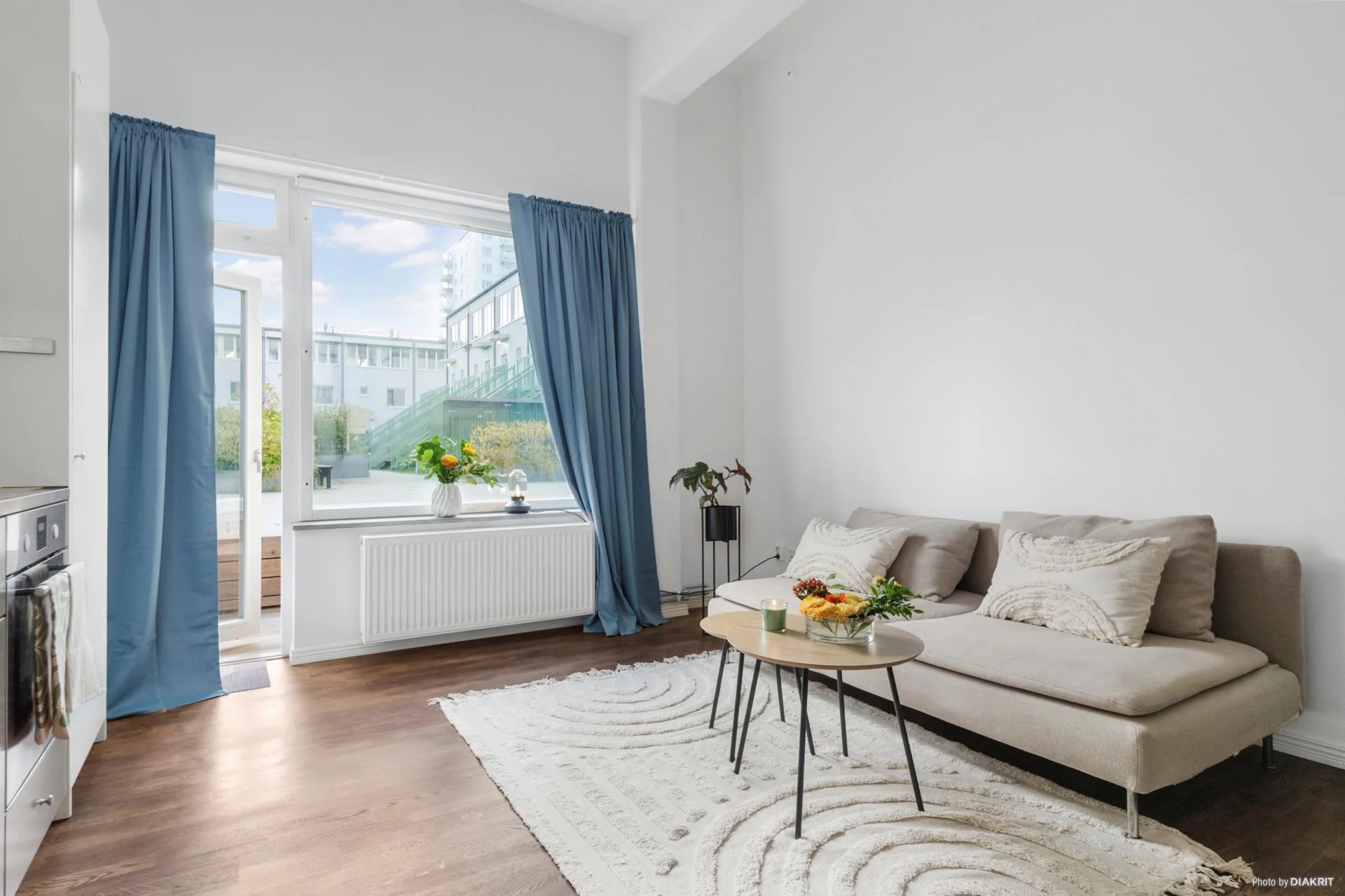 Stilsäker 1:a med loft och uteplats i söderläge mitt i centrala Gustavsberg!