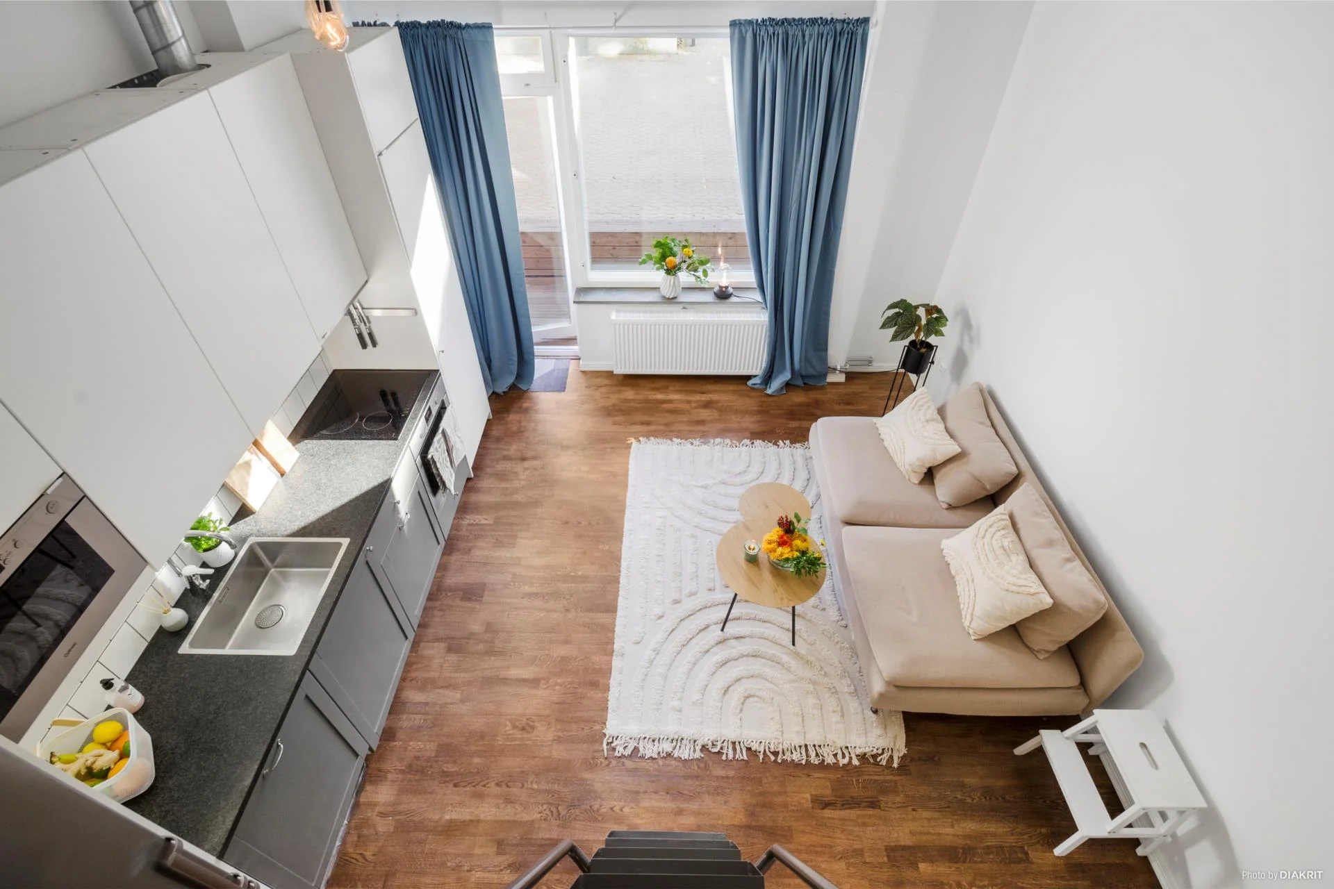 Stilsäker 1:a med loft och uteplats i söderläge mitt i centrala Gustavsberg!