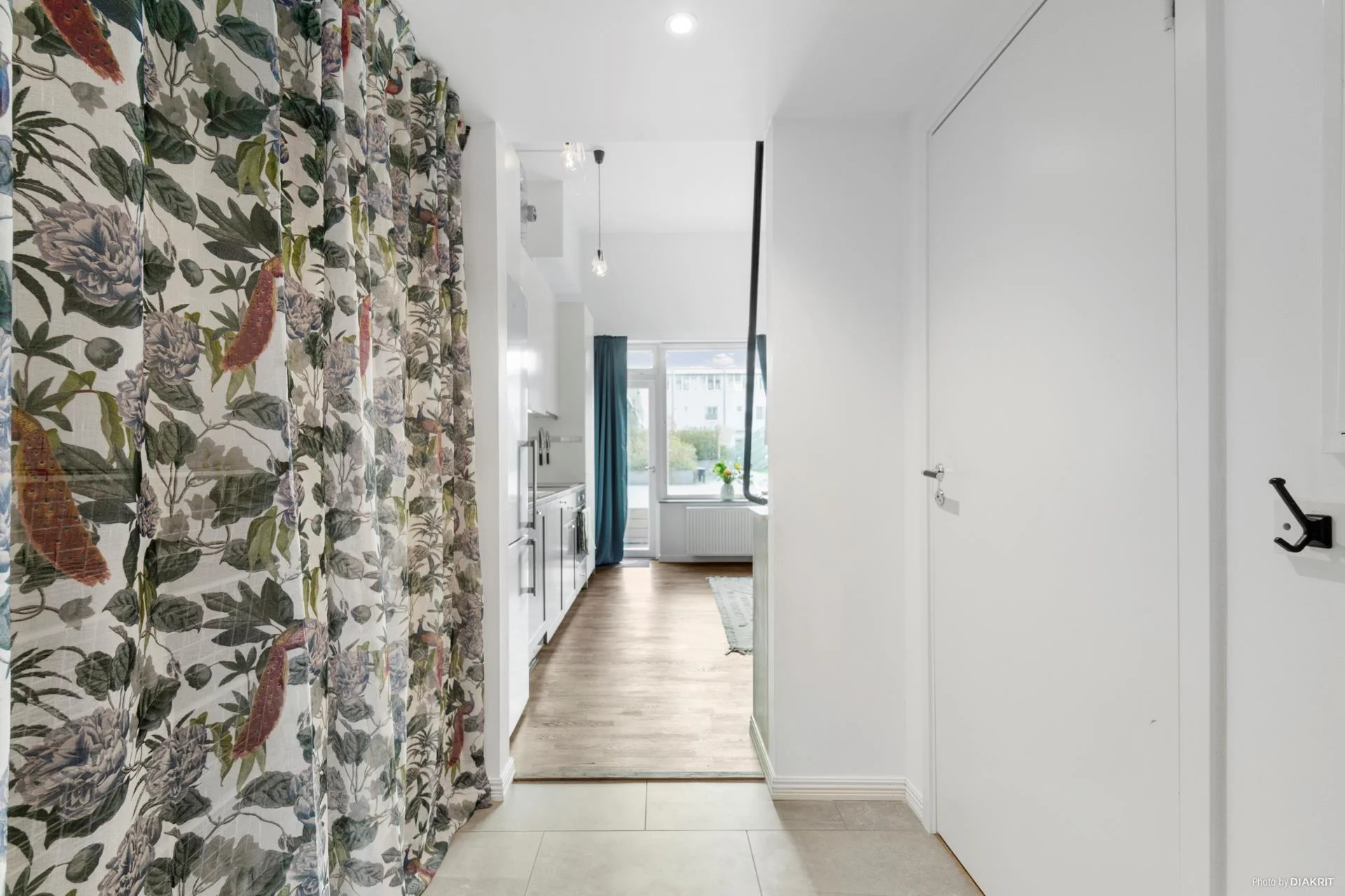 Stilsäker 1:a med loft och uteplats i söderläge mitt i centrala Gustavsberg!