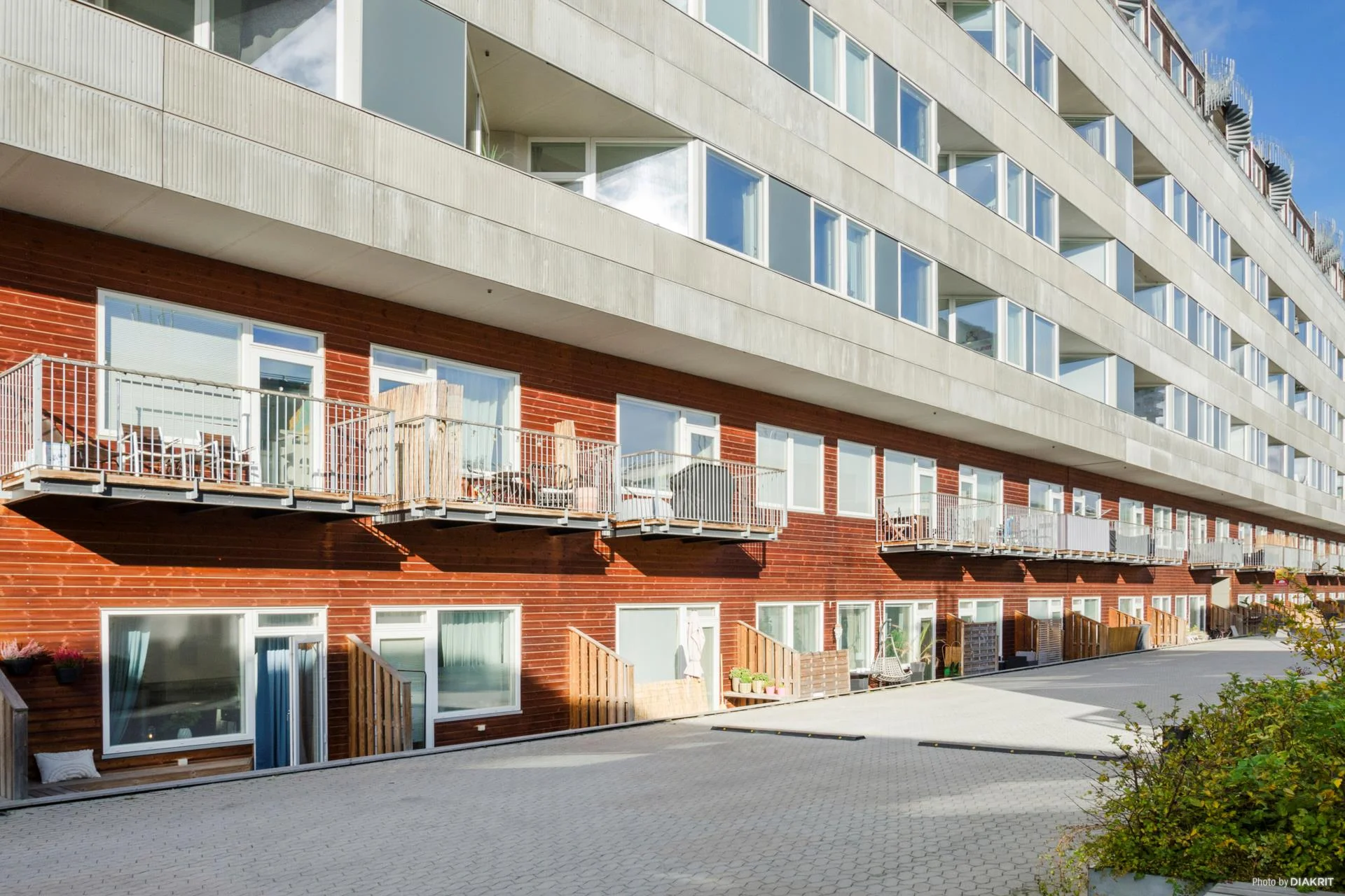 Stilsäker 1:a med loft och uteplats i söderläge mitt i centrala Gustavsberg!