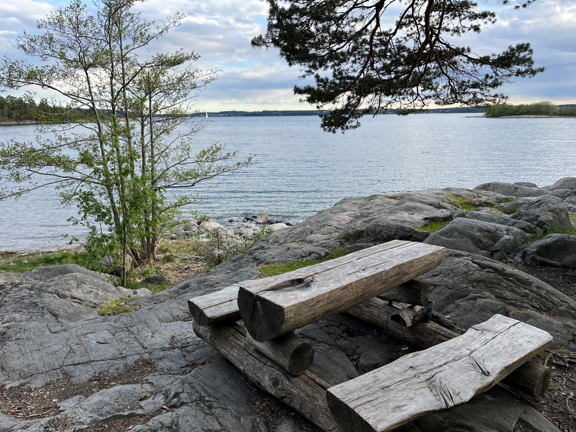 Stilsäker 1:a med loft och uteplats i söderläge mitt i centrala Gustavsberg!