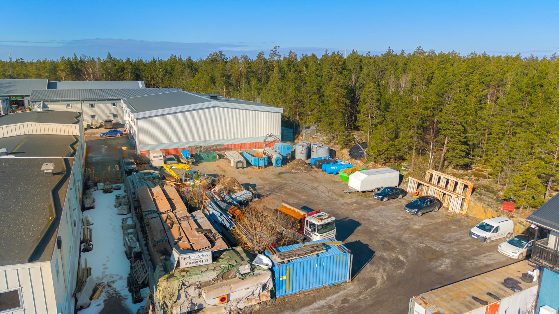 Attraktiv verksamhetstomt med generös byggrätt i Kummelbergets industriområde