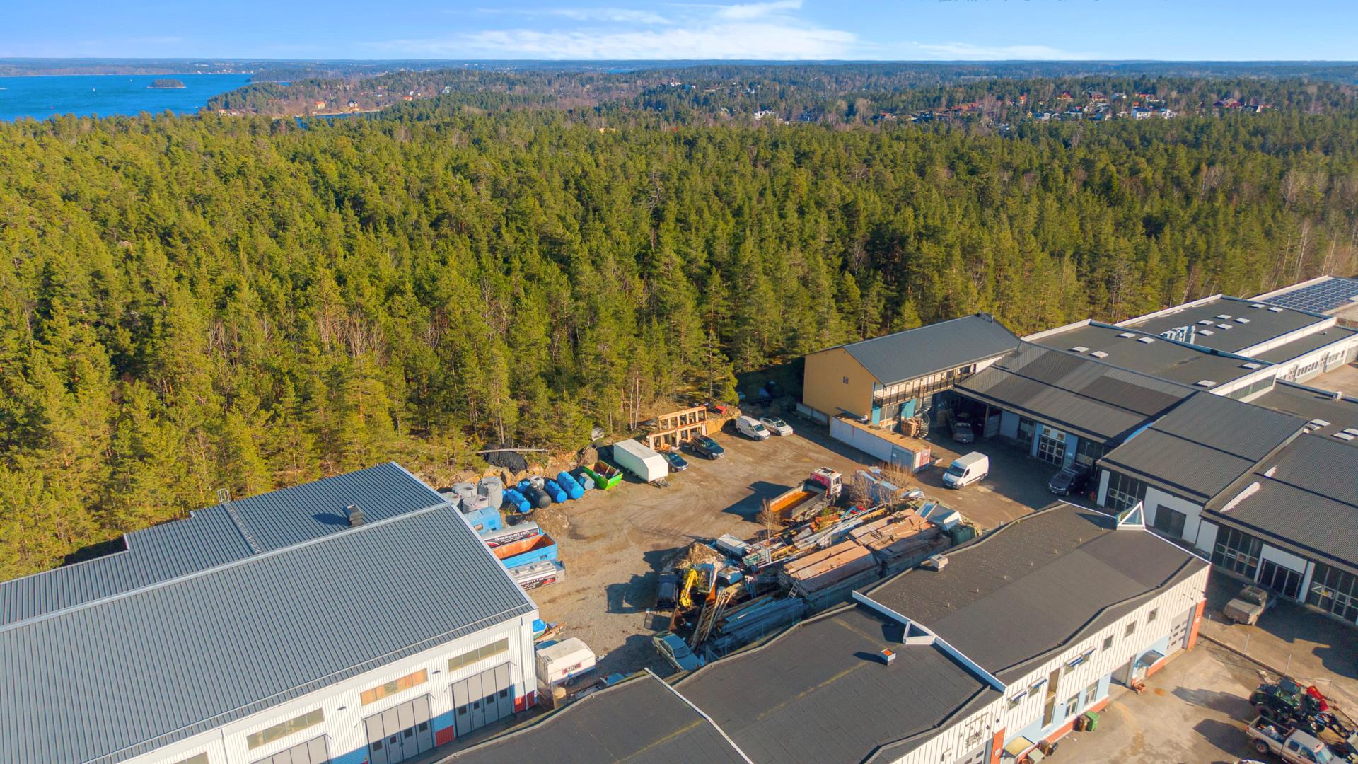 Attraktiv verksamhetstomt med generös byggrätt i Kummelbergets industriområde