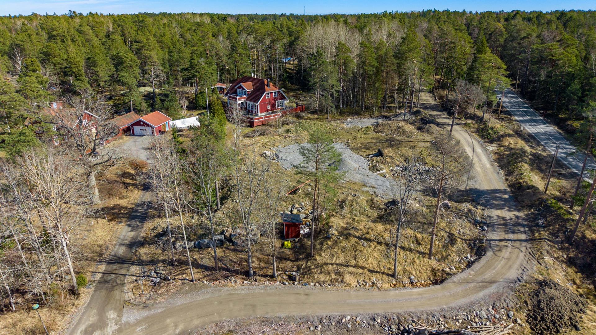 Tomt med attraktivt läge i populära Barnviks By!