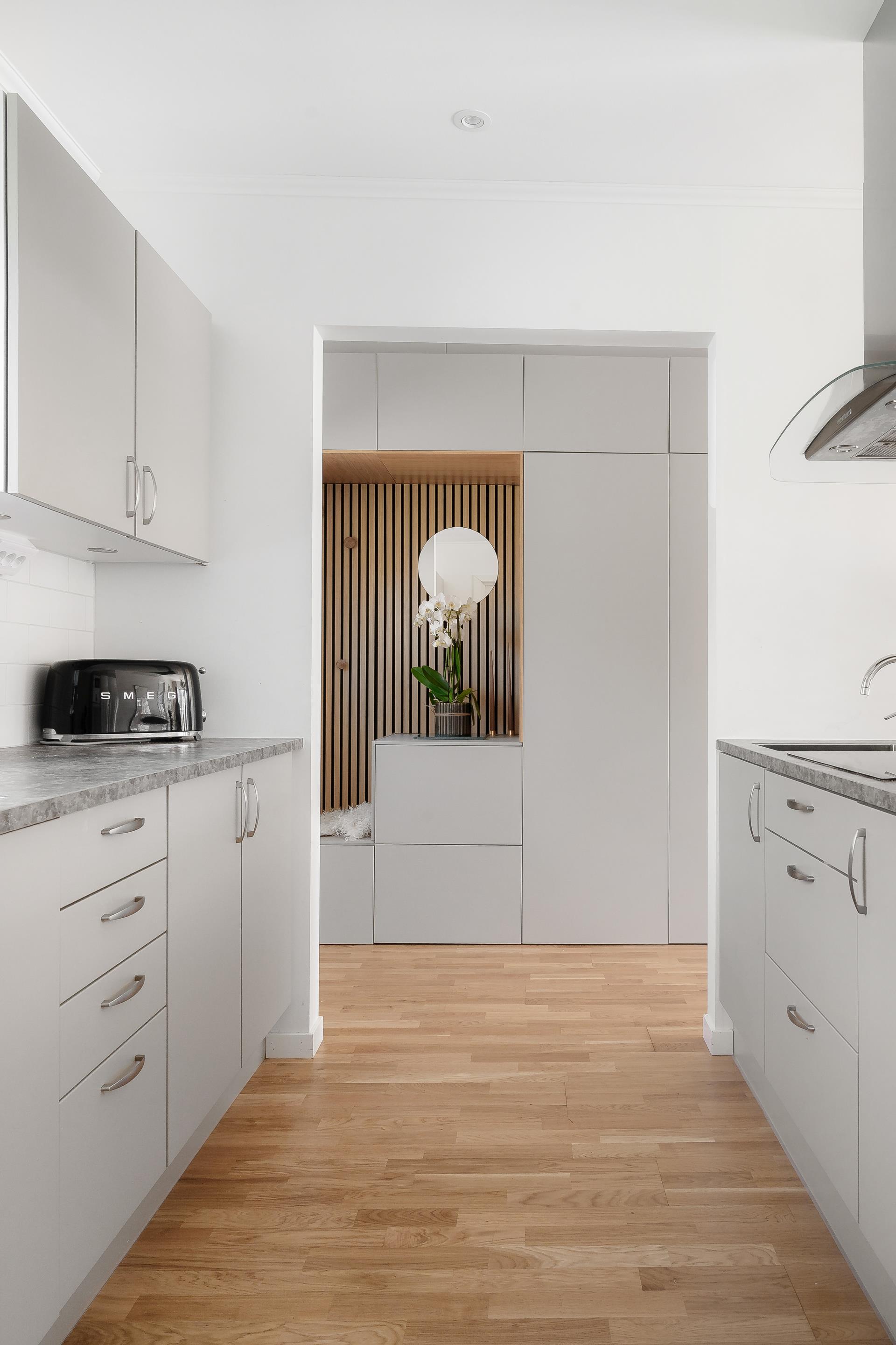 Välplanerat parhus i 1-plan med stor uteplats och gräsytor i soligt läge!