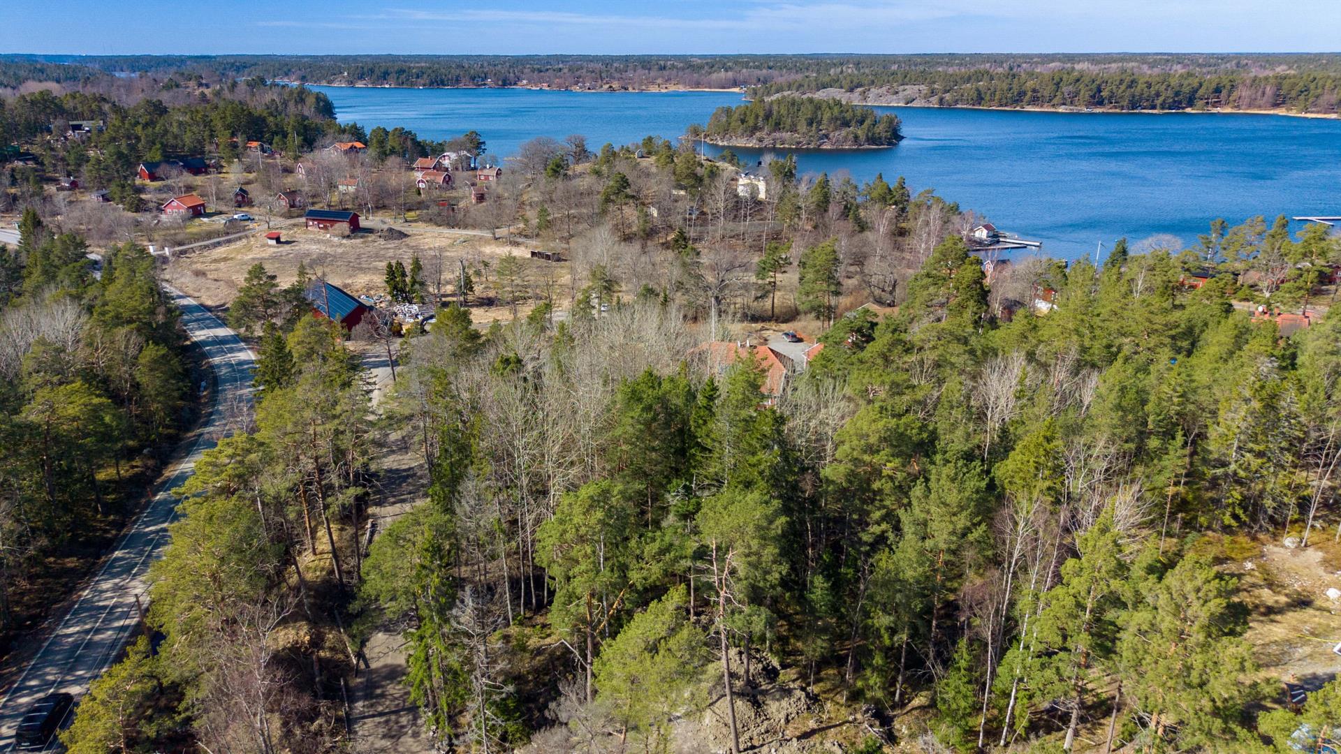 Tomt med attraktivt läge i populära Barnviks By!