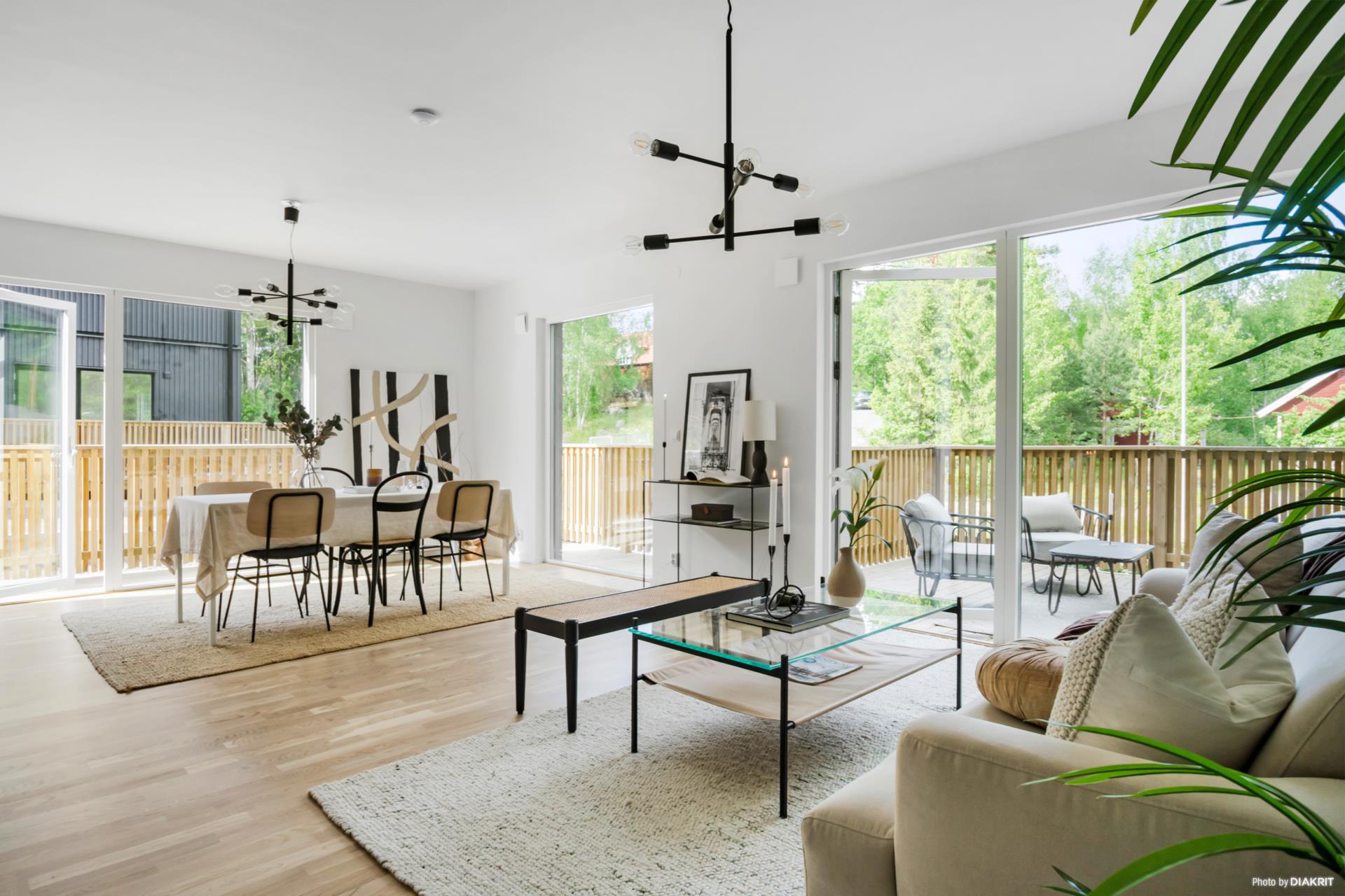 Prisvärda och lättskötta parhus i harmoni med naturen nära city.