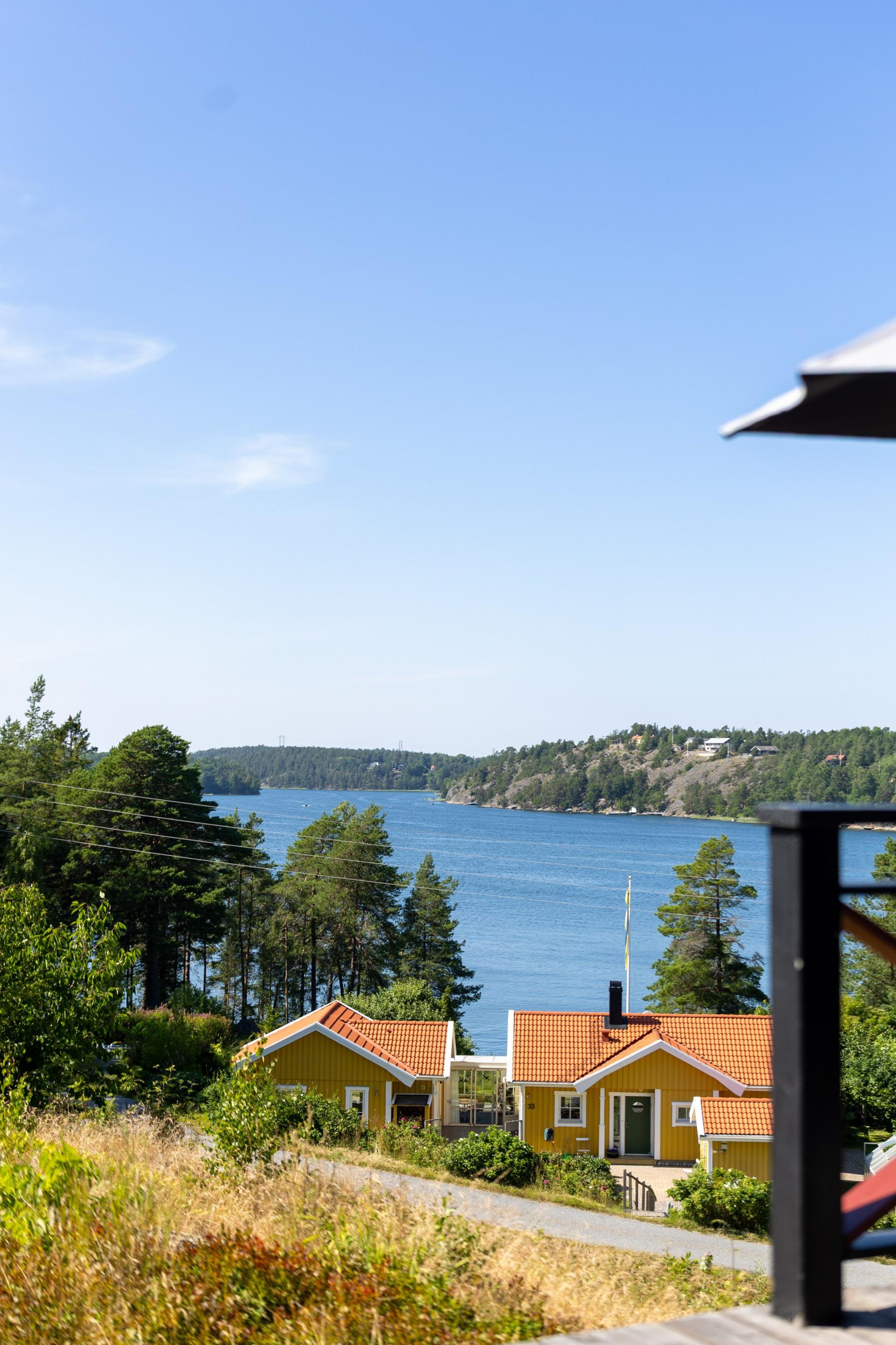 Högt belägen skärgårdsidyll med gästhus och magiska solnedgångar!
