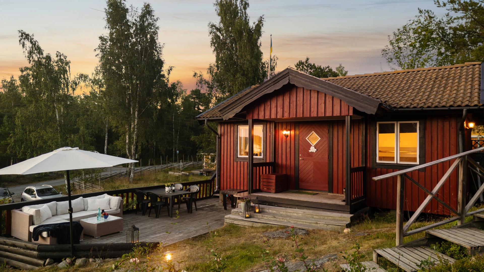 Högt belägen skärgårdsidyll med gästhus och magiska solnedgångar!