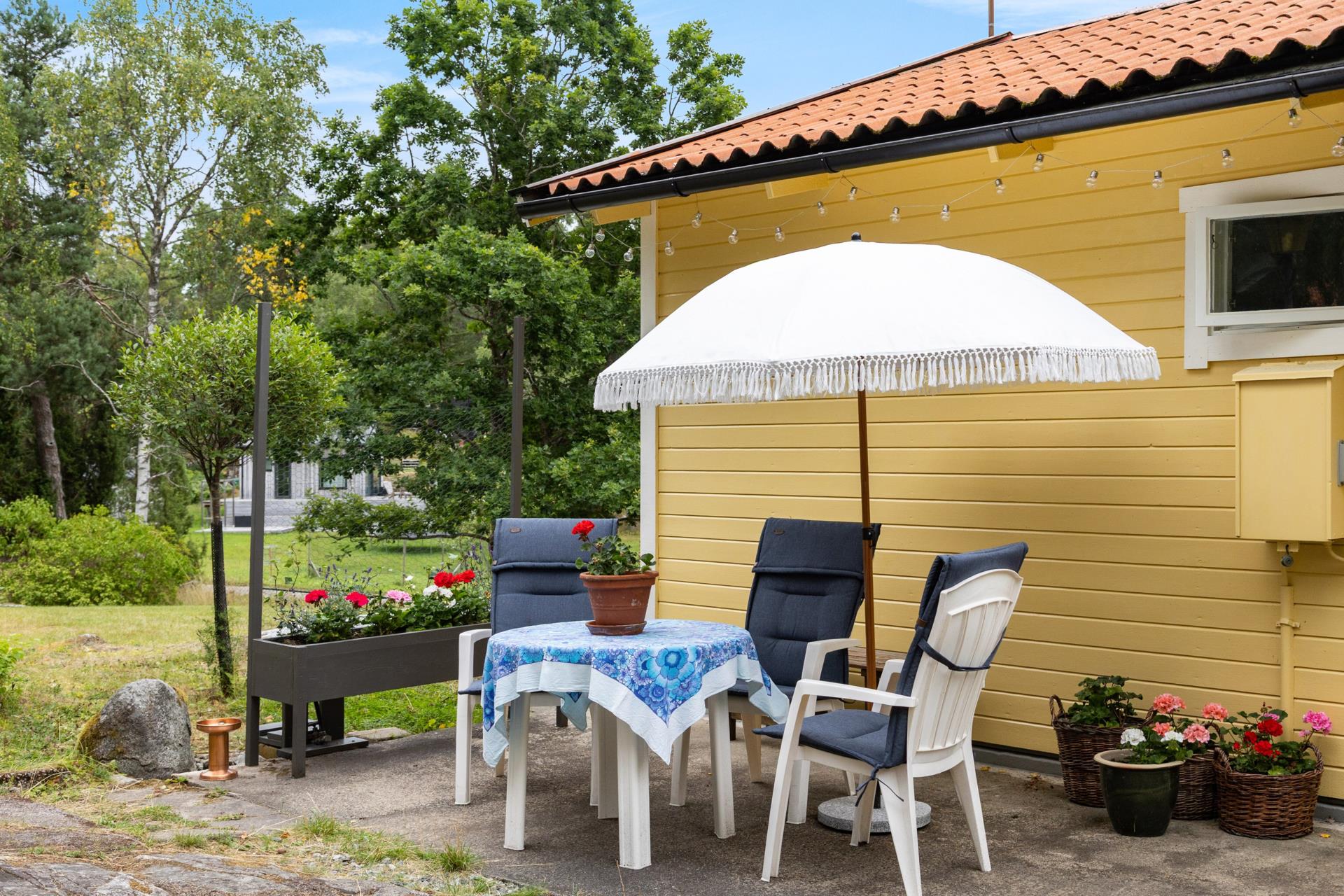 Fint fritidshus med åretrunt-standard med direkt närhet till bad, bryggor och skärgården!