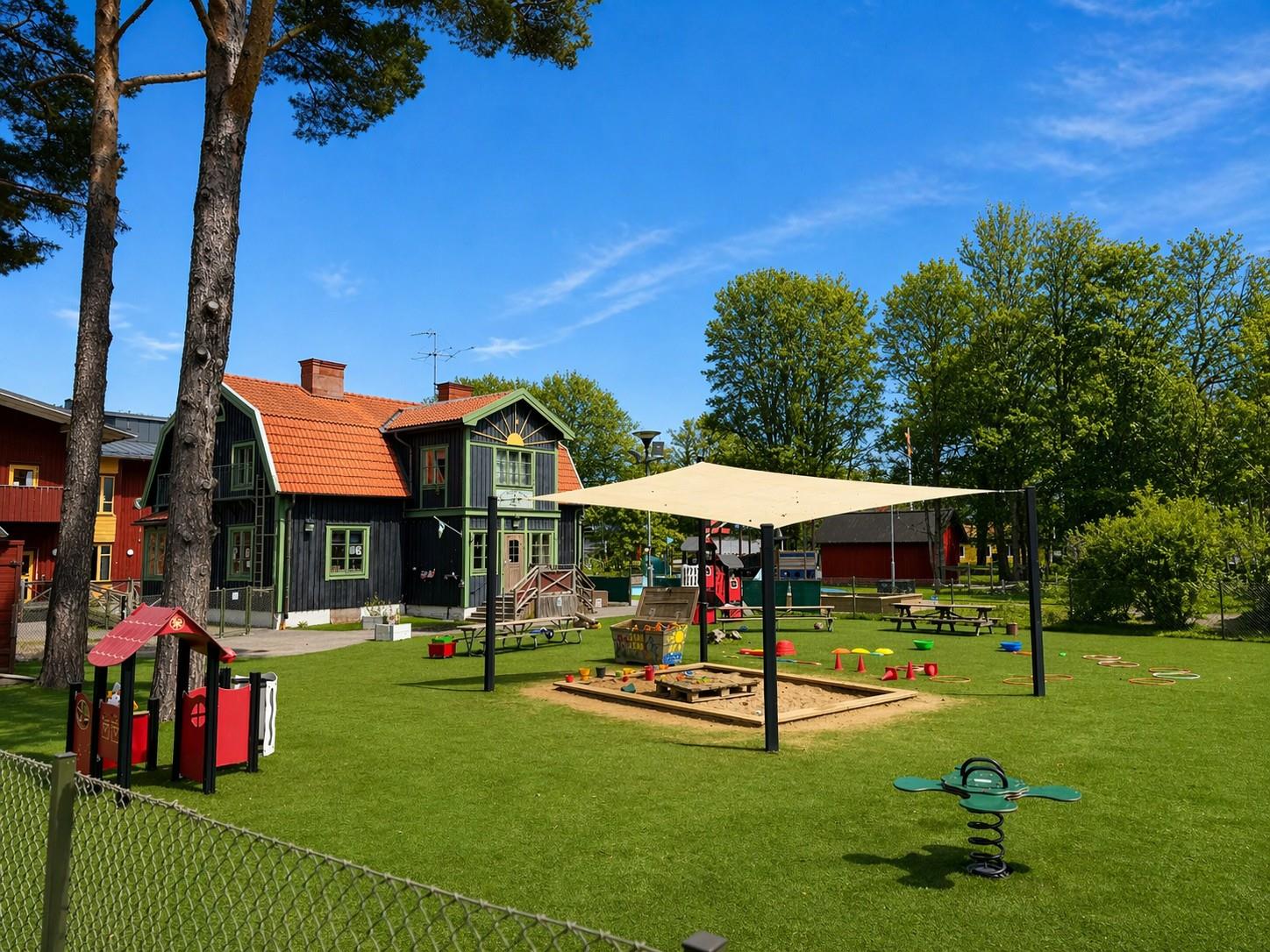 Fint fritidshus med åretrunt-standard med direkt närhet till bad, bryggor och skärgården!